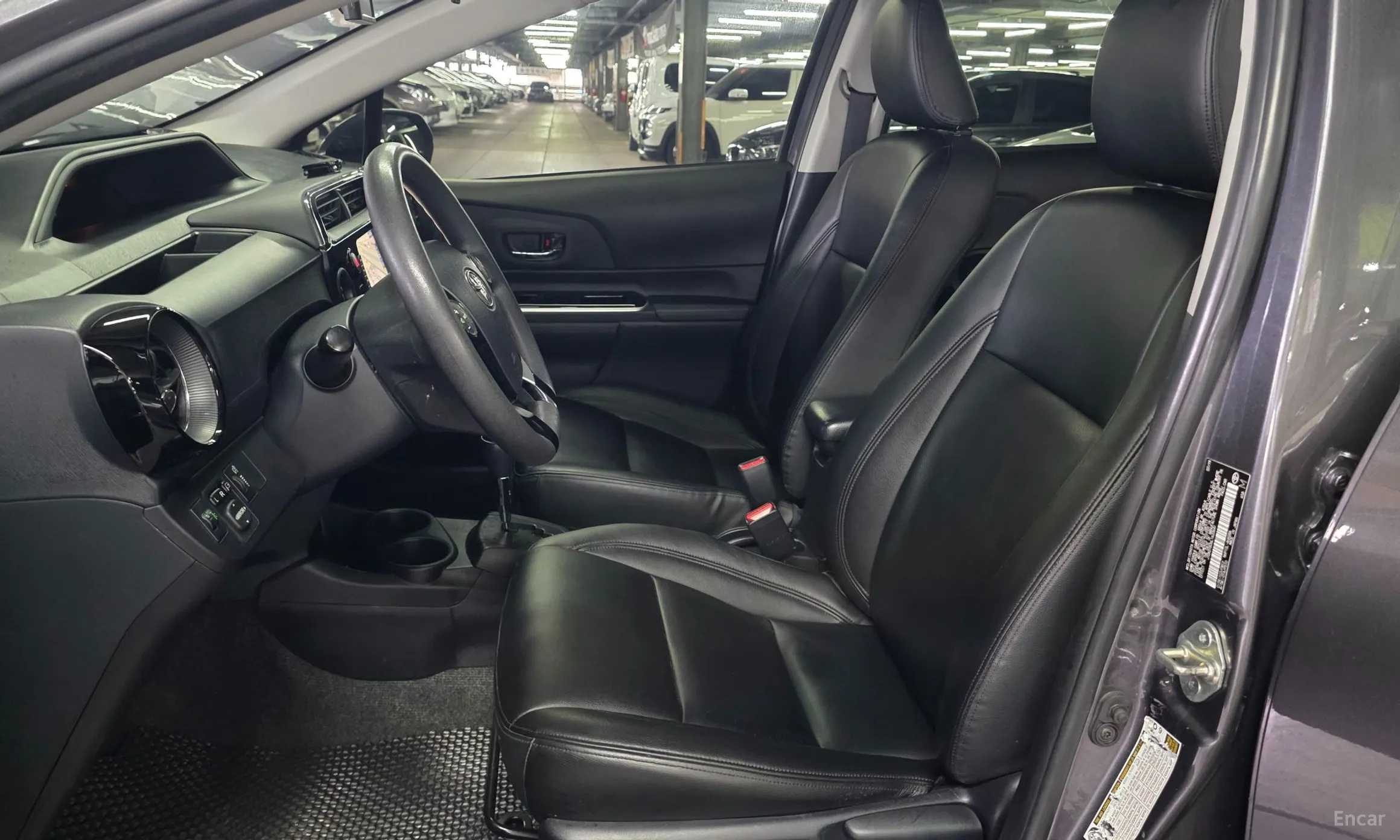 Toyota Prius C превью 5