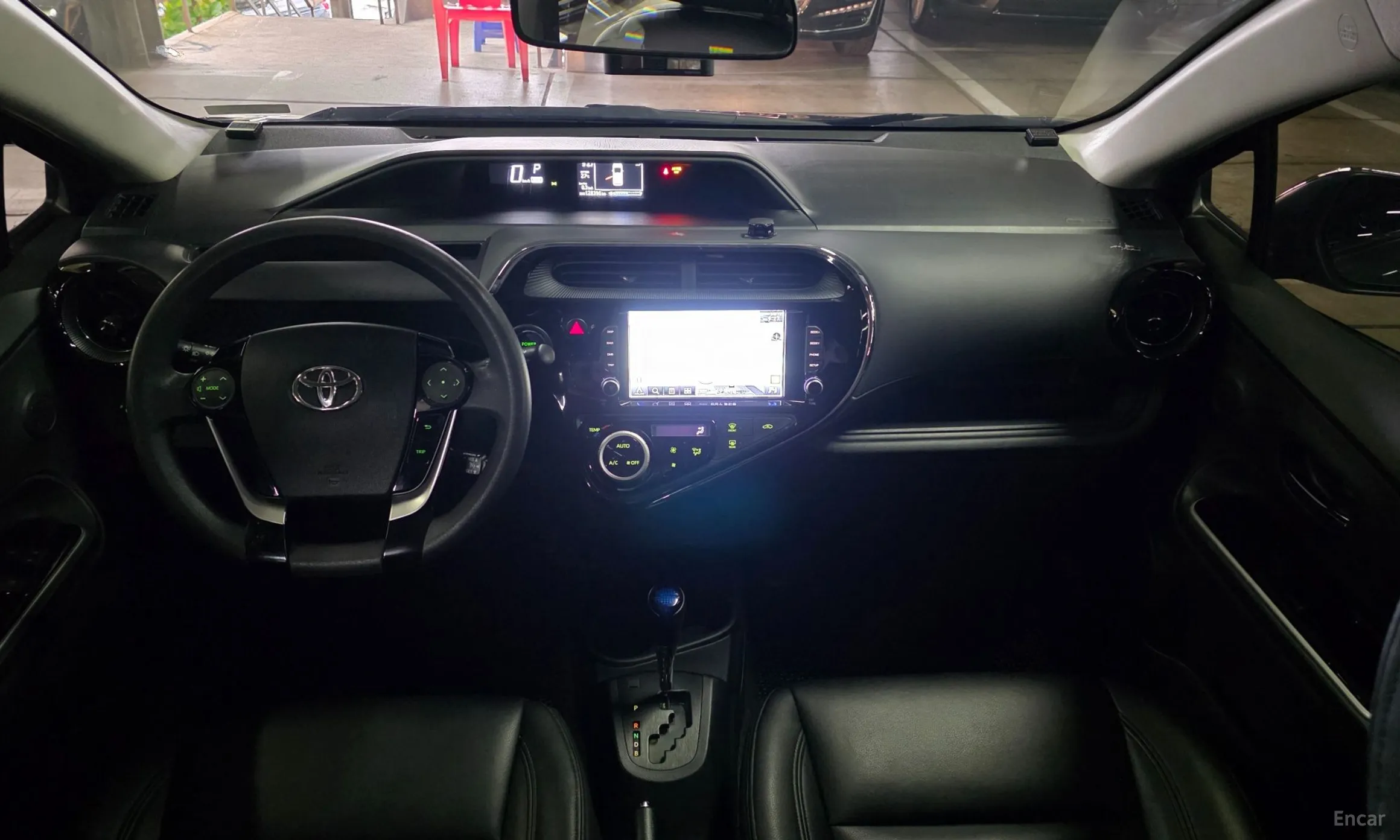 Toyota Prius C превью 7