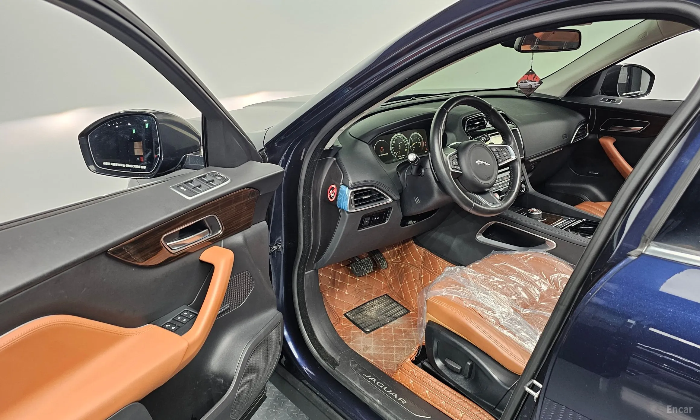 Jaguar F-PACE превью 10