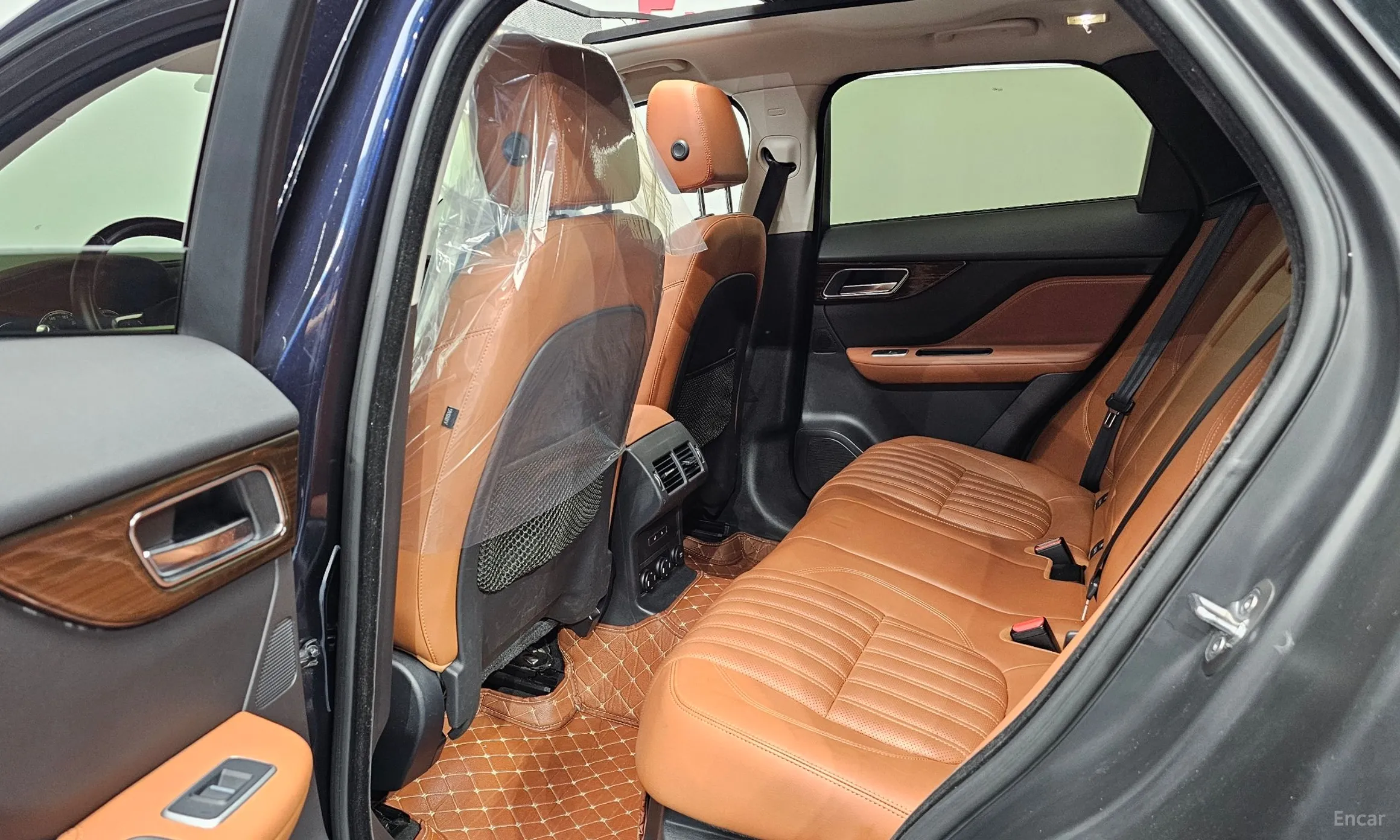 Jaguar F-PACE превью 12