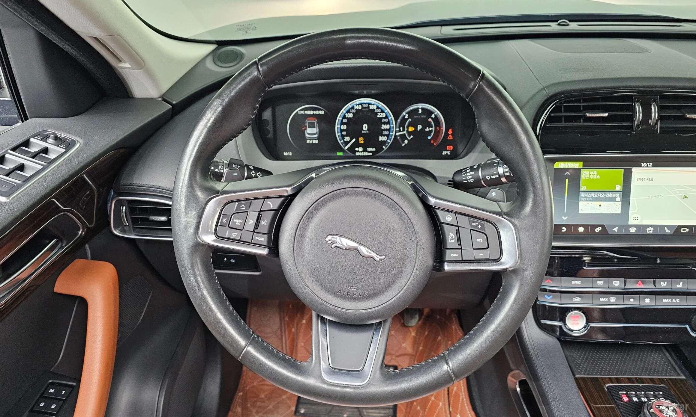 Jaguar F-PACE превью 13