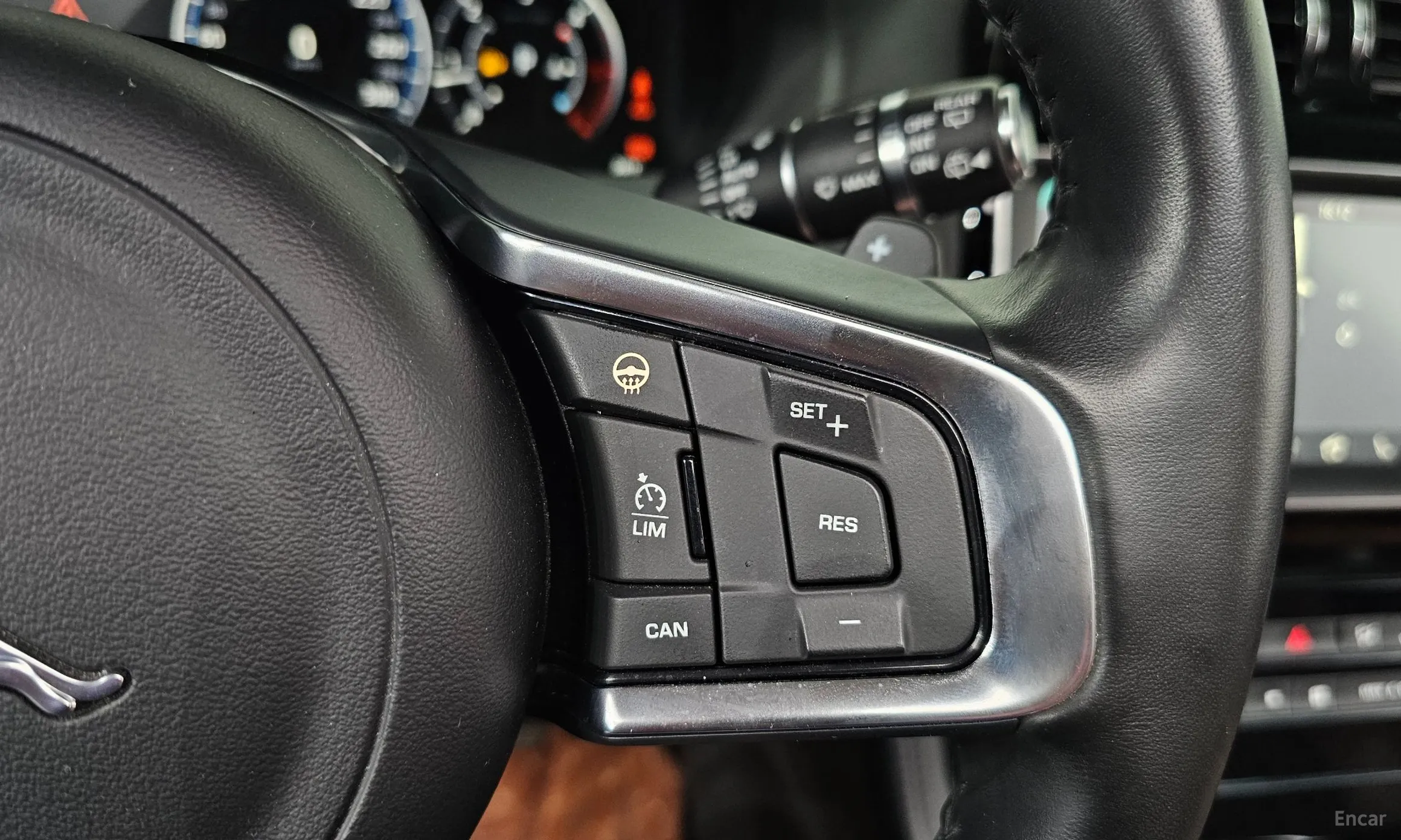 Jaguar F-PACE превью 17
