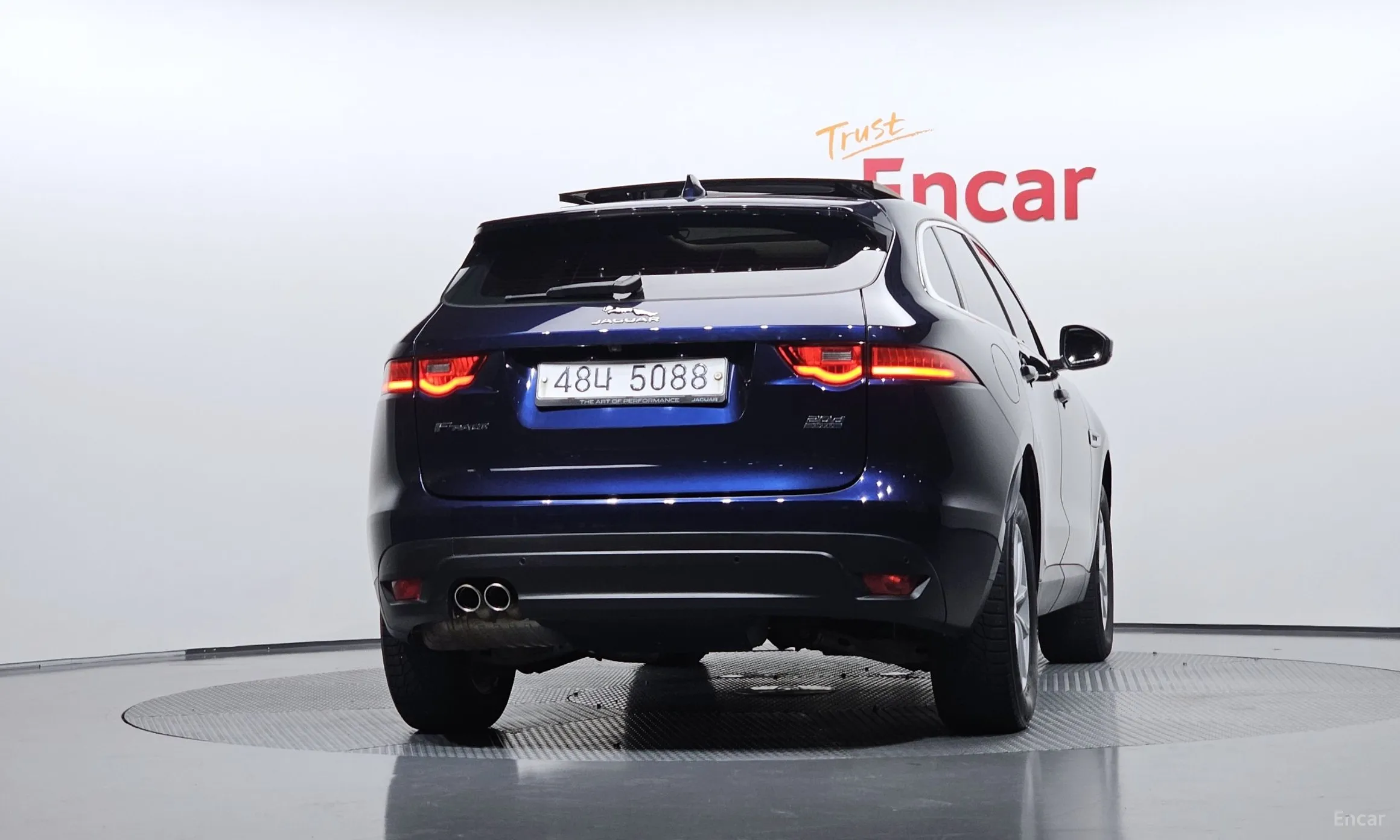 Jaguar F-PACE превью 4