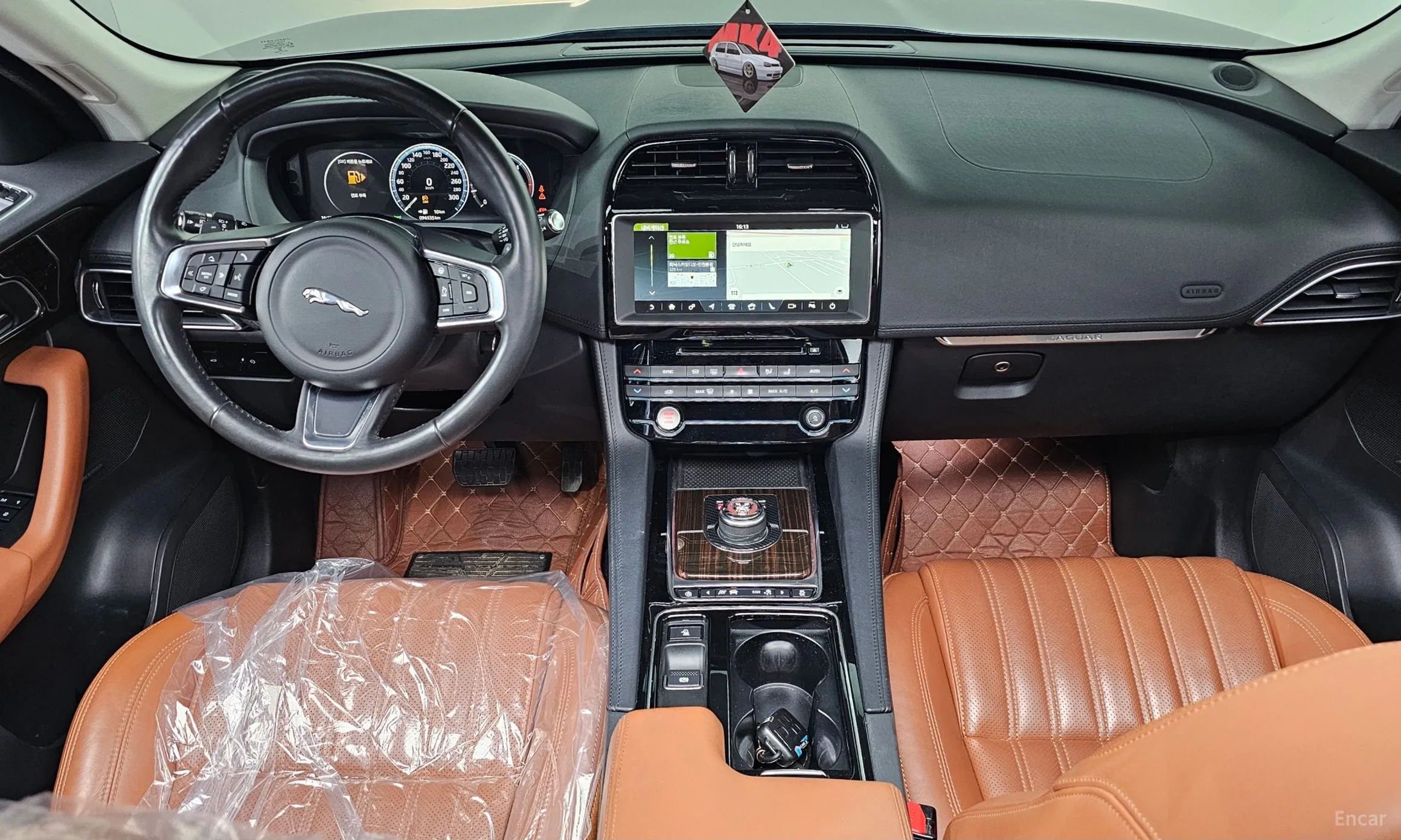 Jaguar F-PACE превью 7
