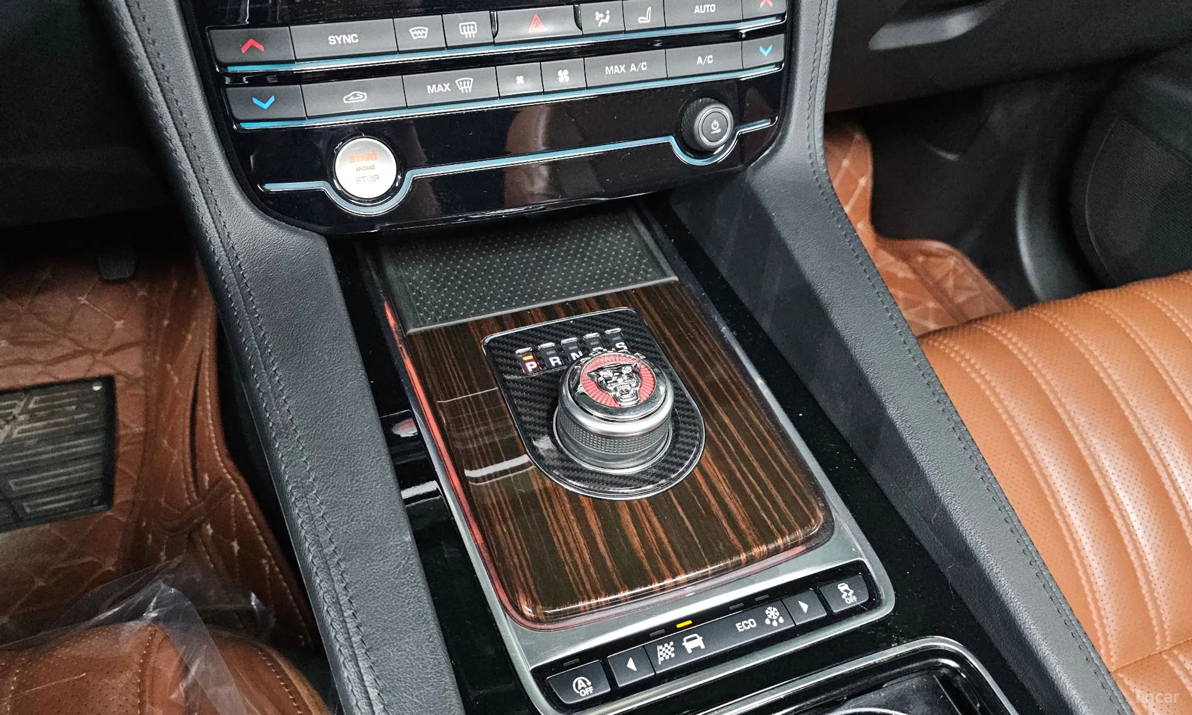 Jaguar F-PACE превью 9