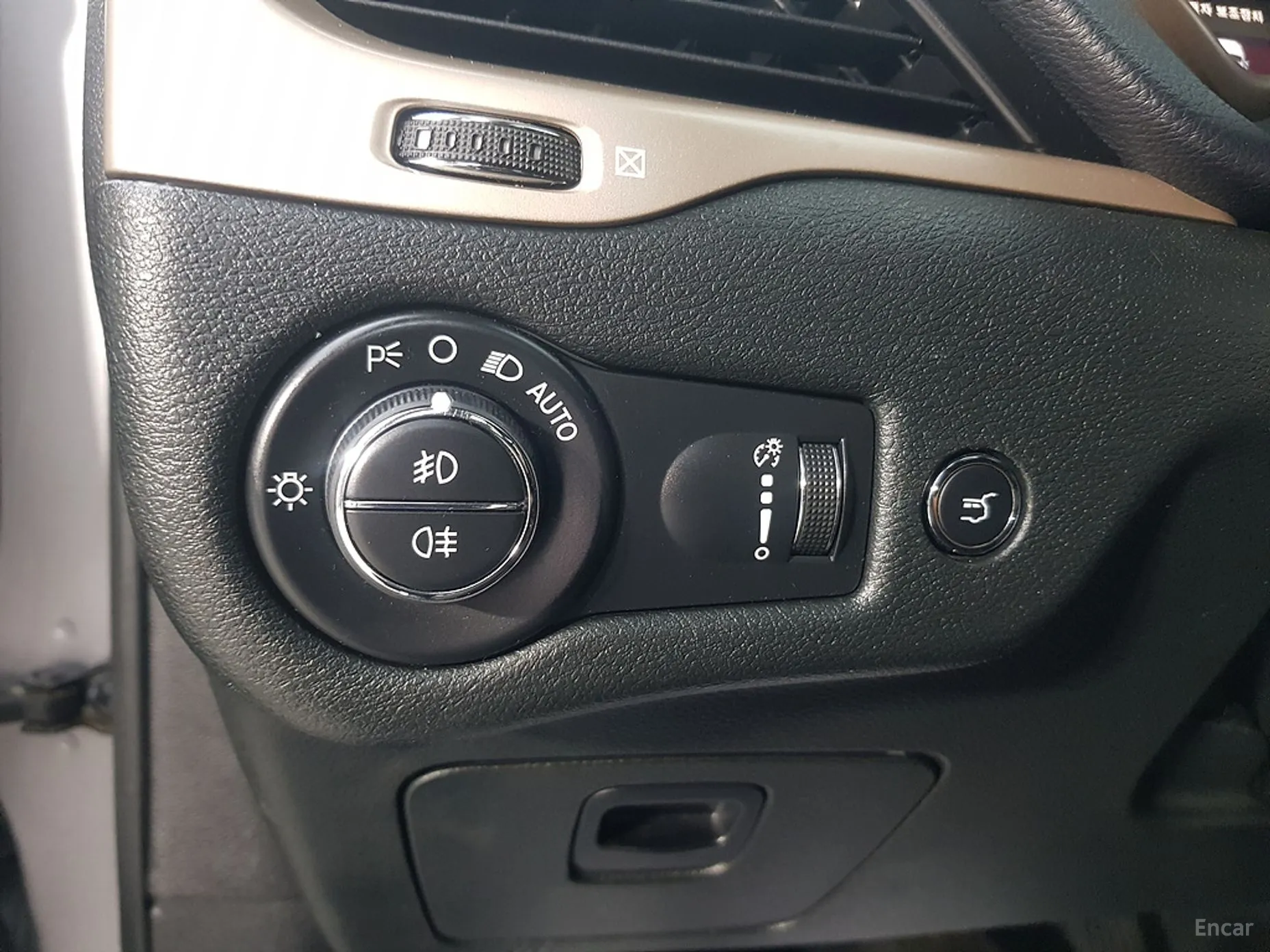Jeep Cherokee (KL) превью 12