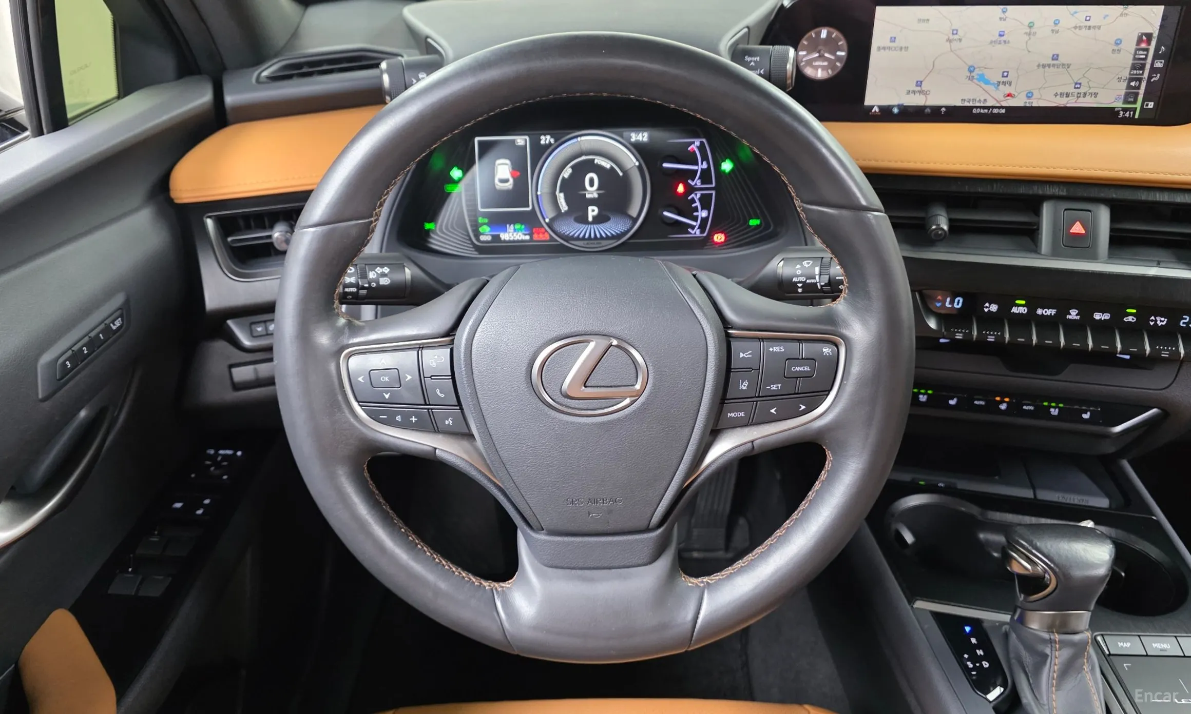 Lexus UX250h превью 14