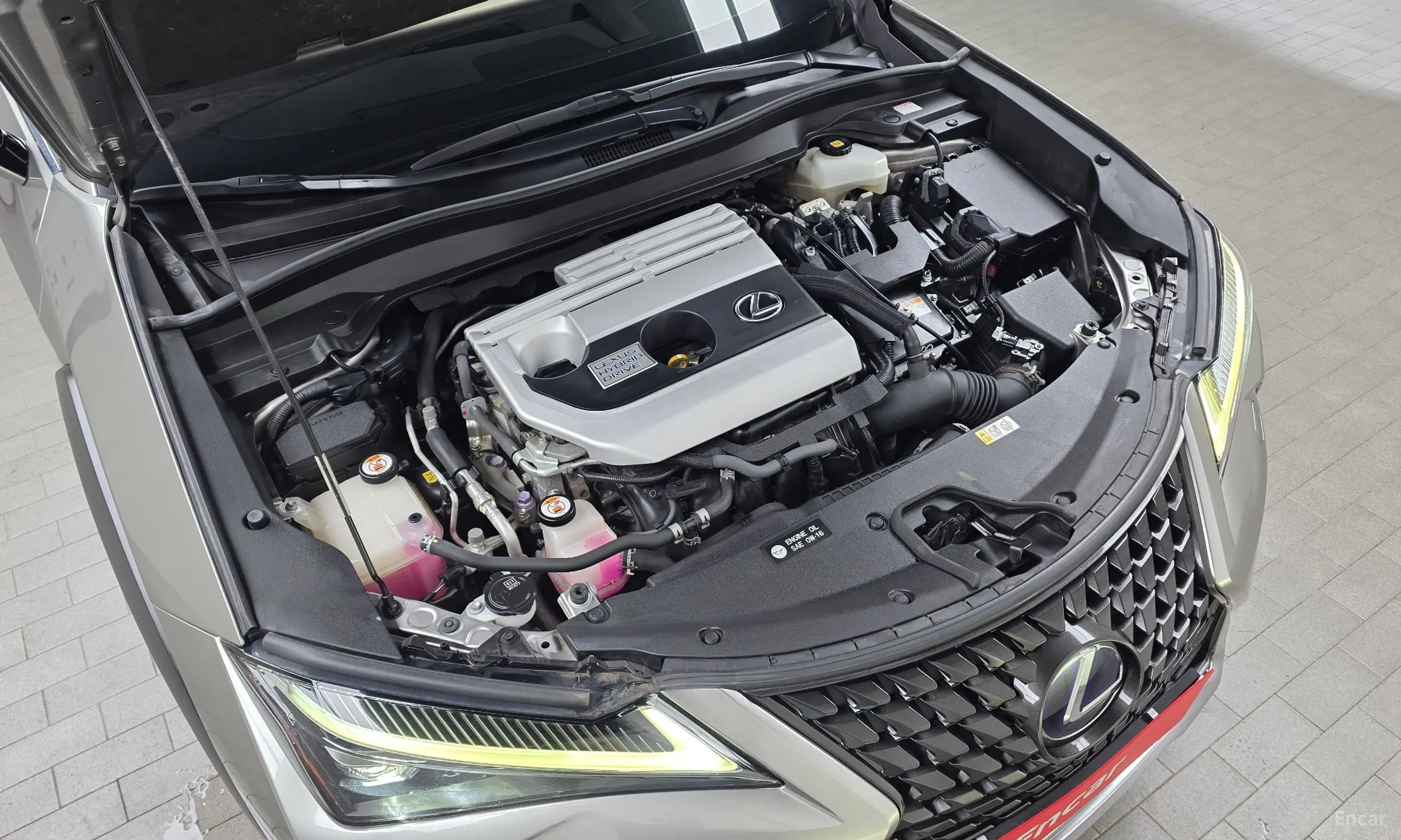 Lexus UX250h превью 6