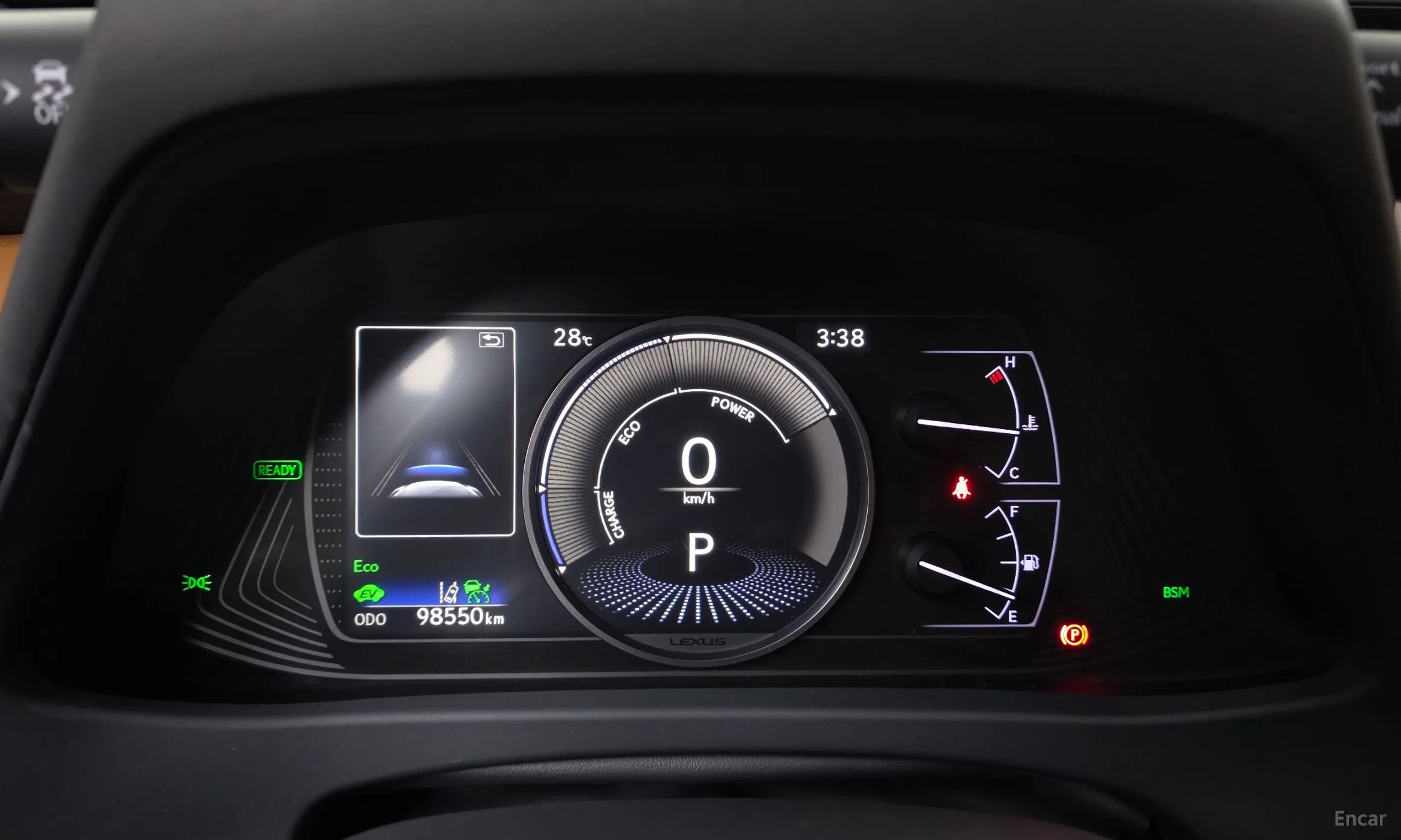 Lexus UX250h превью 8