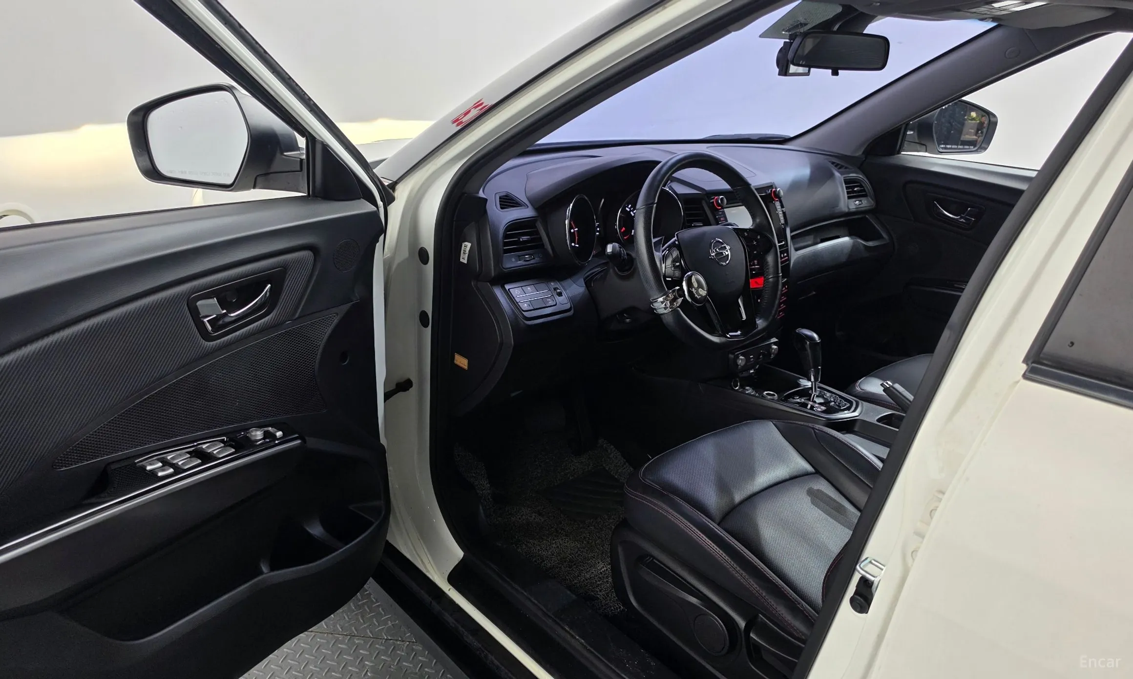 KG Mobility (SsangYong) Tivoli Air превью 10