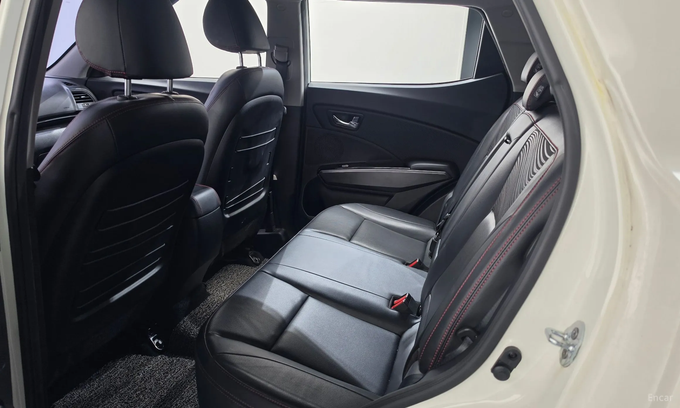 KG Mobility (SsangYong) Tivoli Air превью 11