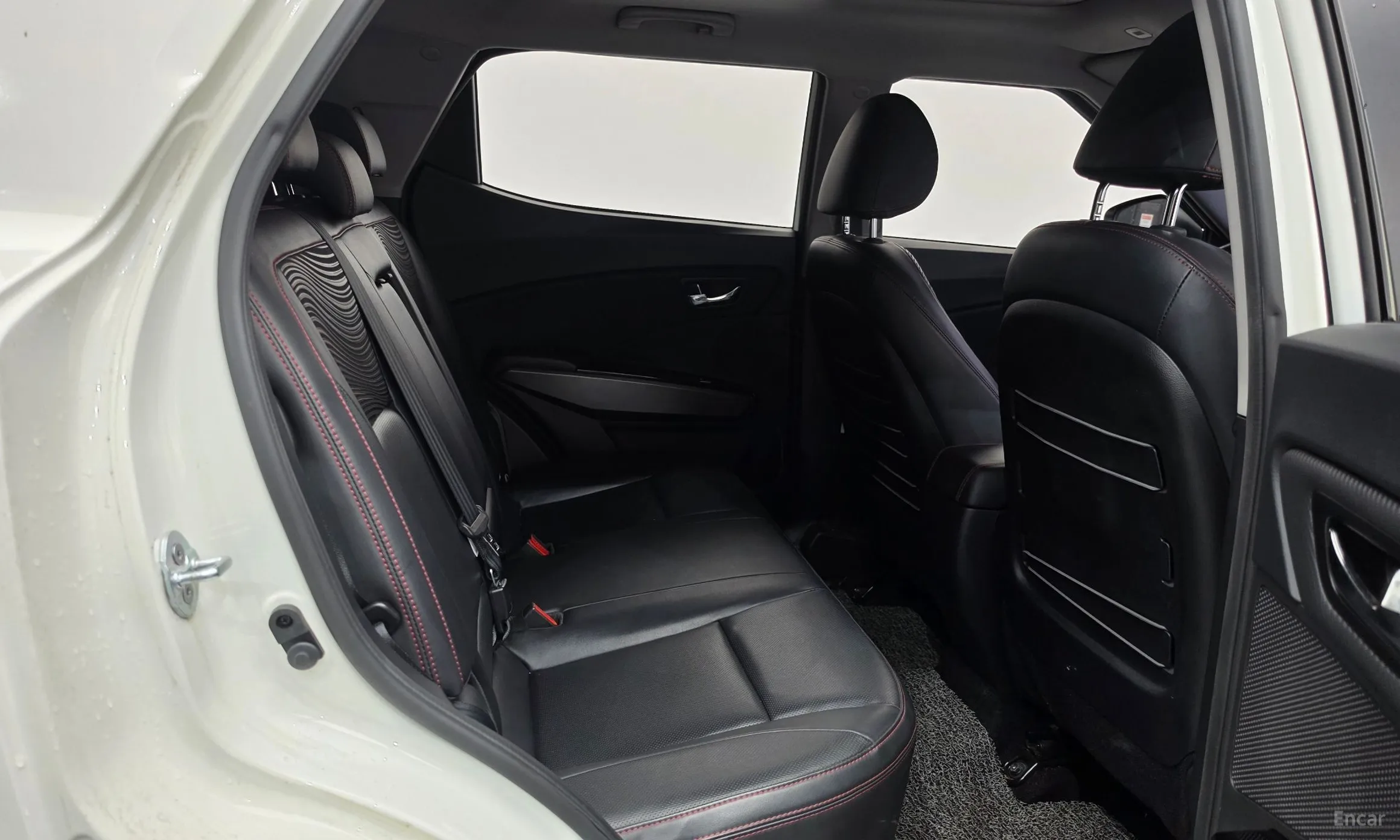 KG Mobility (SsangYong) Tivoli Air превью 20