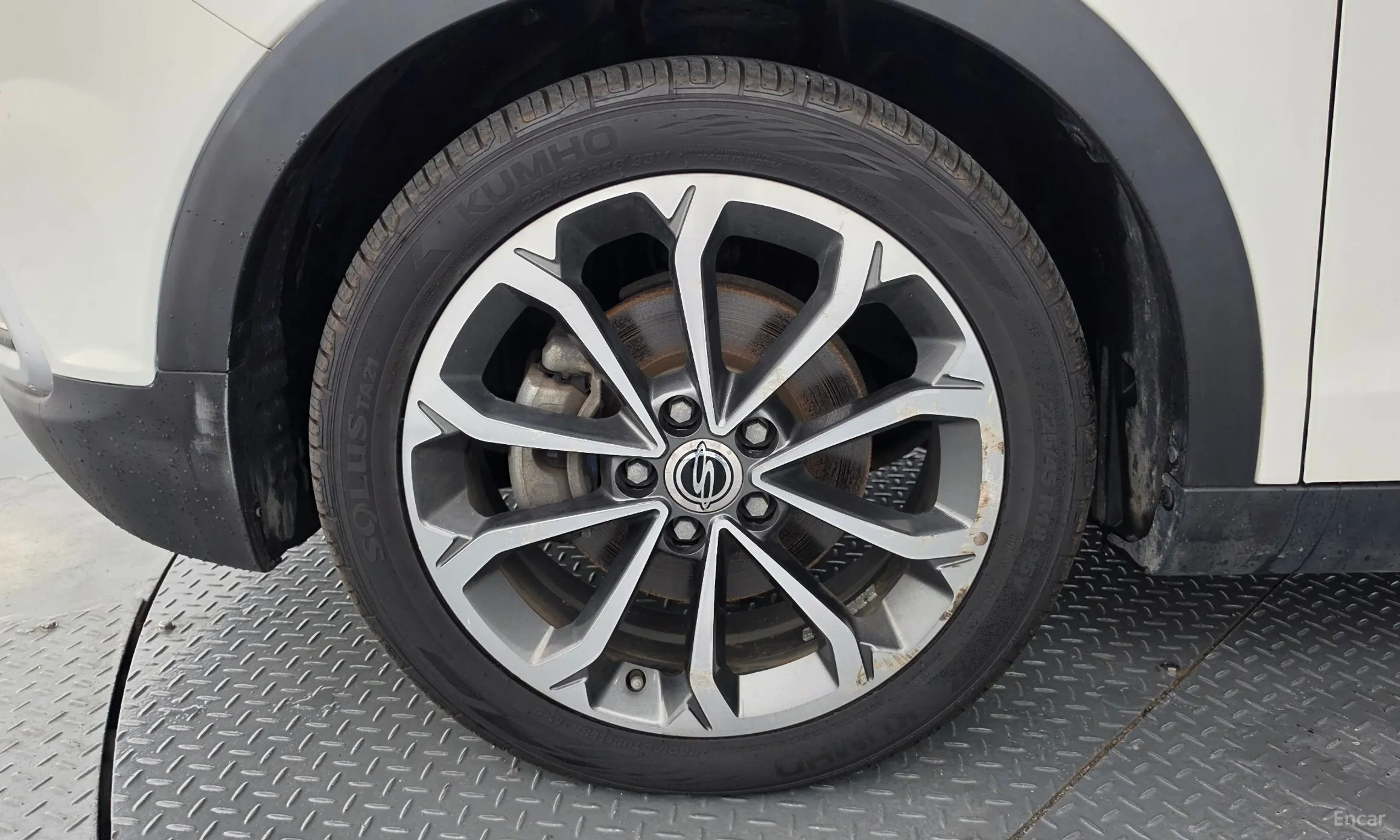 KG Mobility (SsangYong) Tivoli Air превью 5