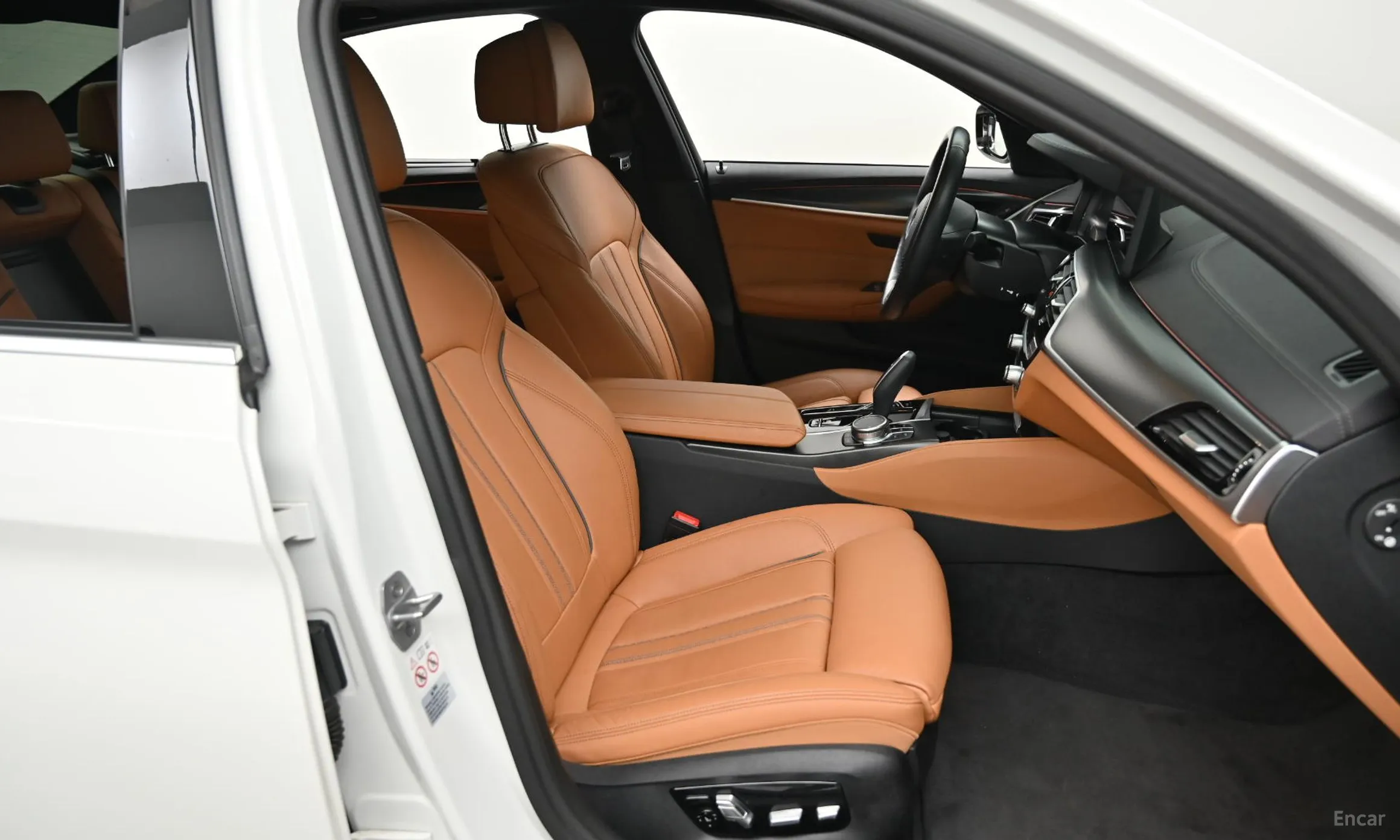 BMW 5 Series (G30) превью 10