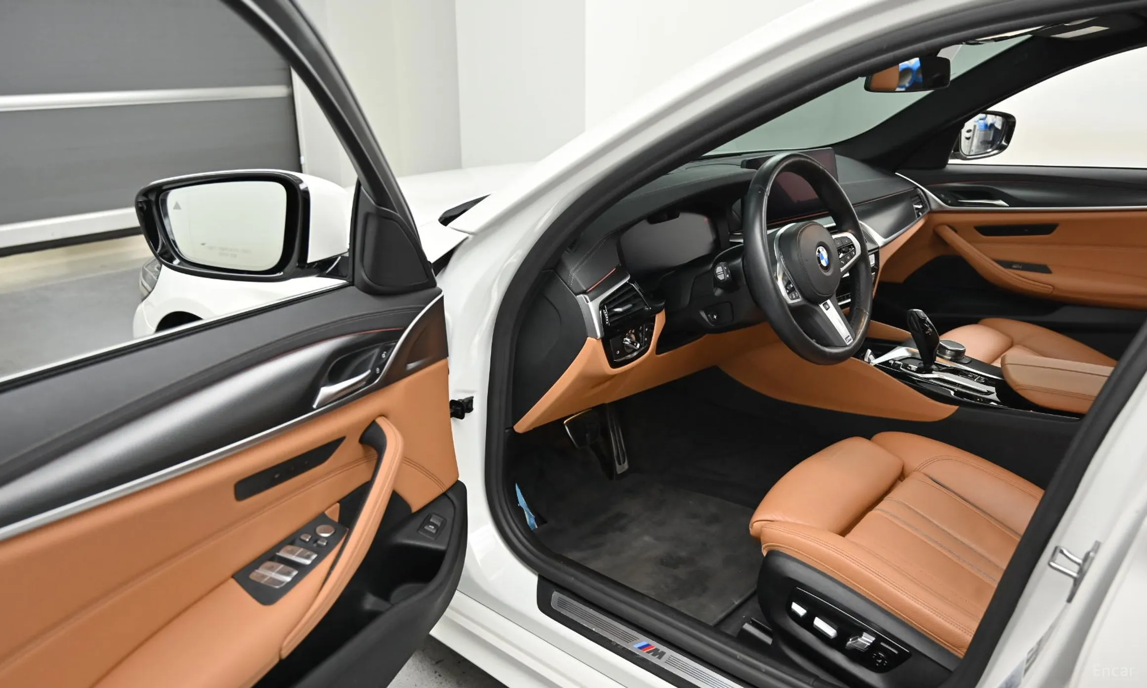 BMW 5 Series (G30) превью 11