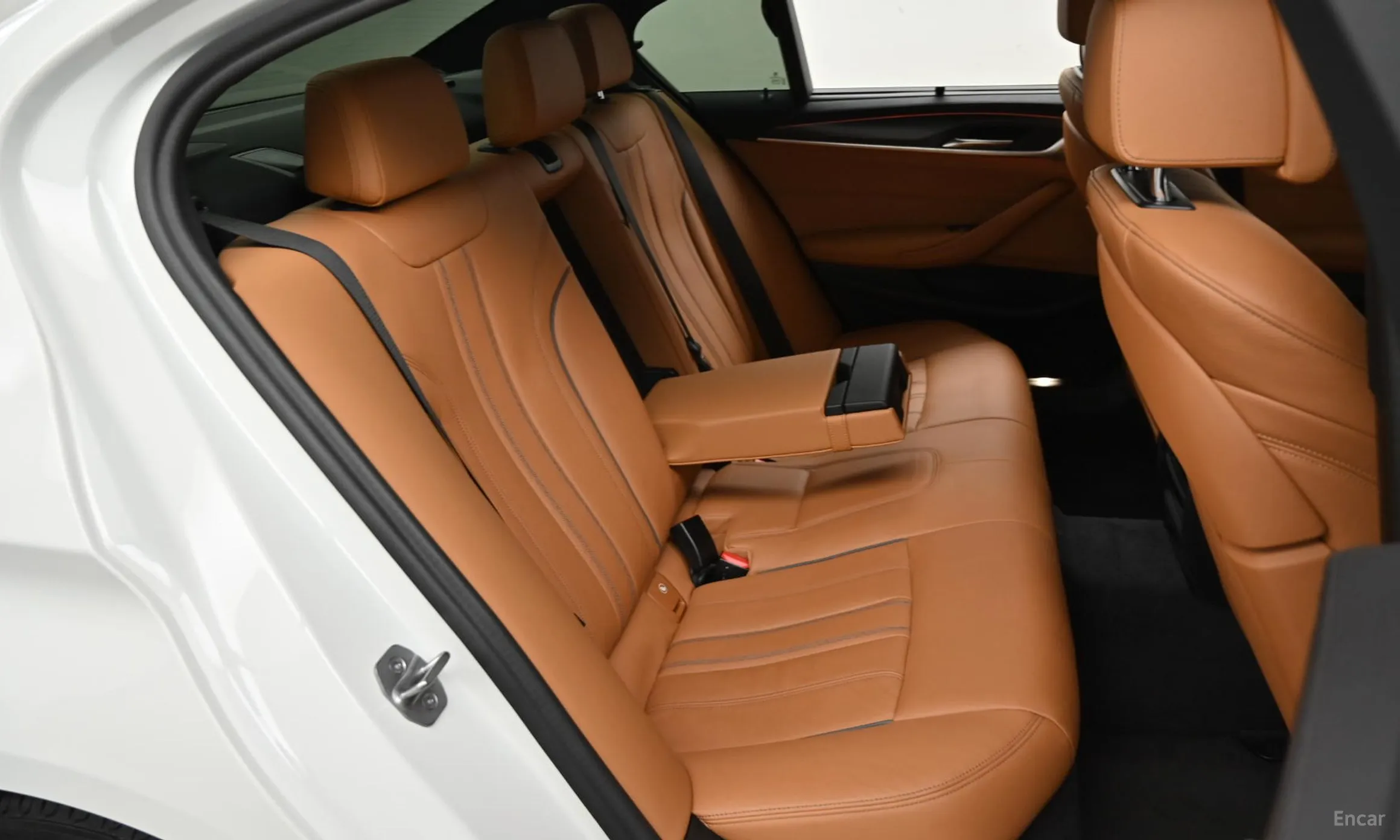 BMW 5 Series (G30) превью 12