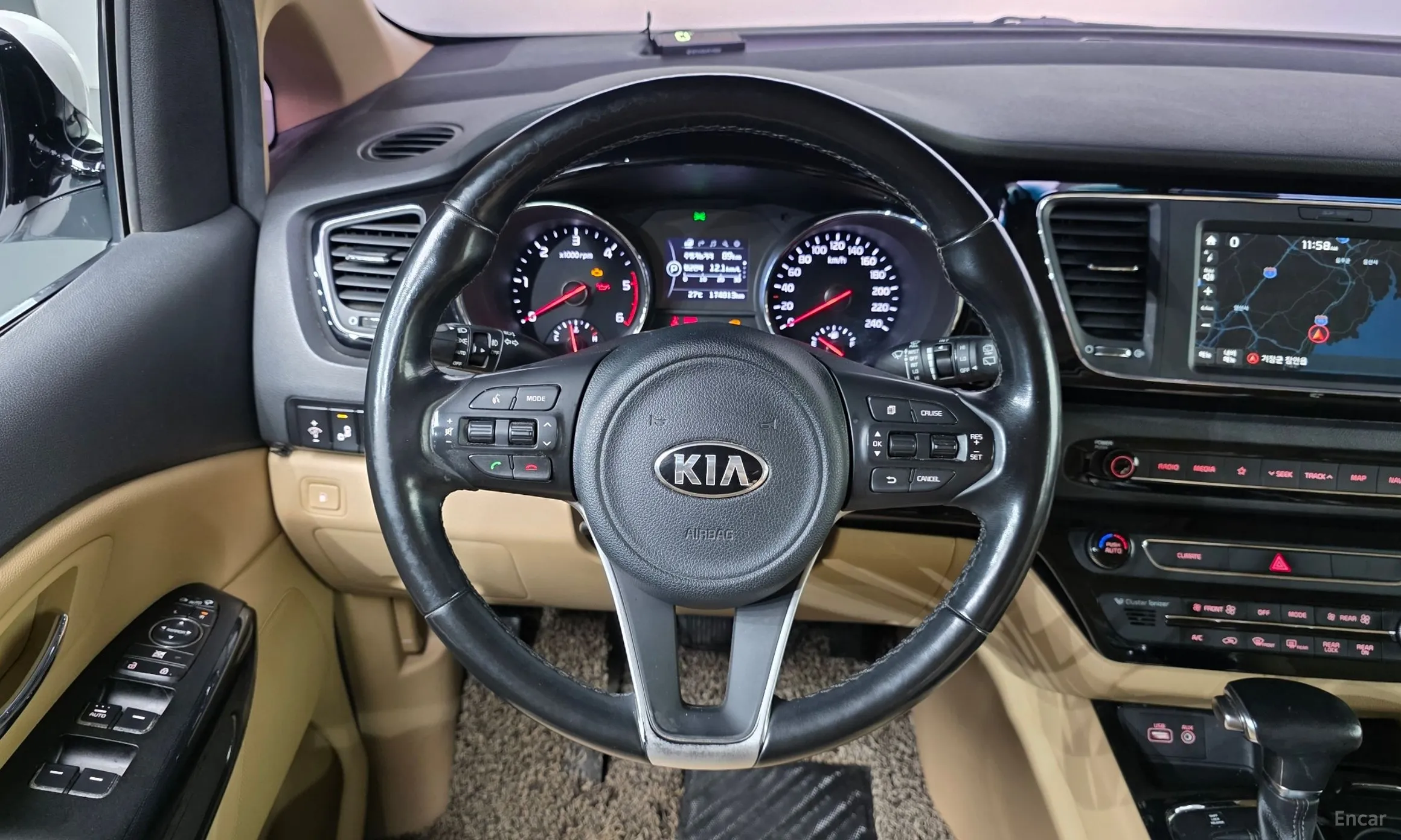 Kia Carnival превью 12