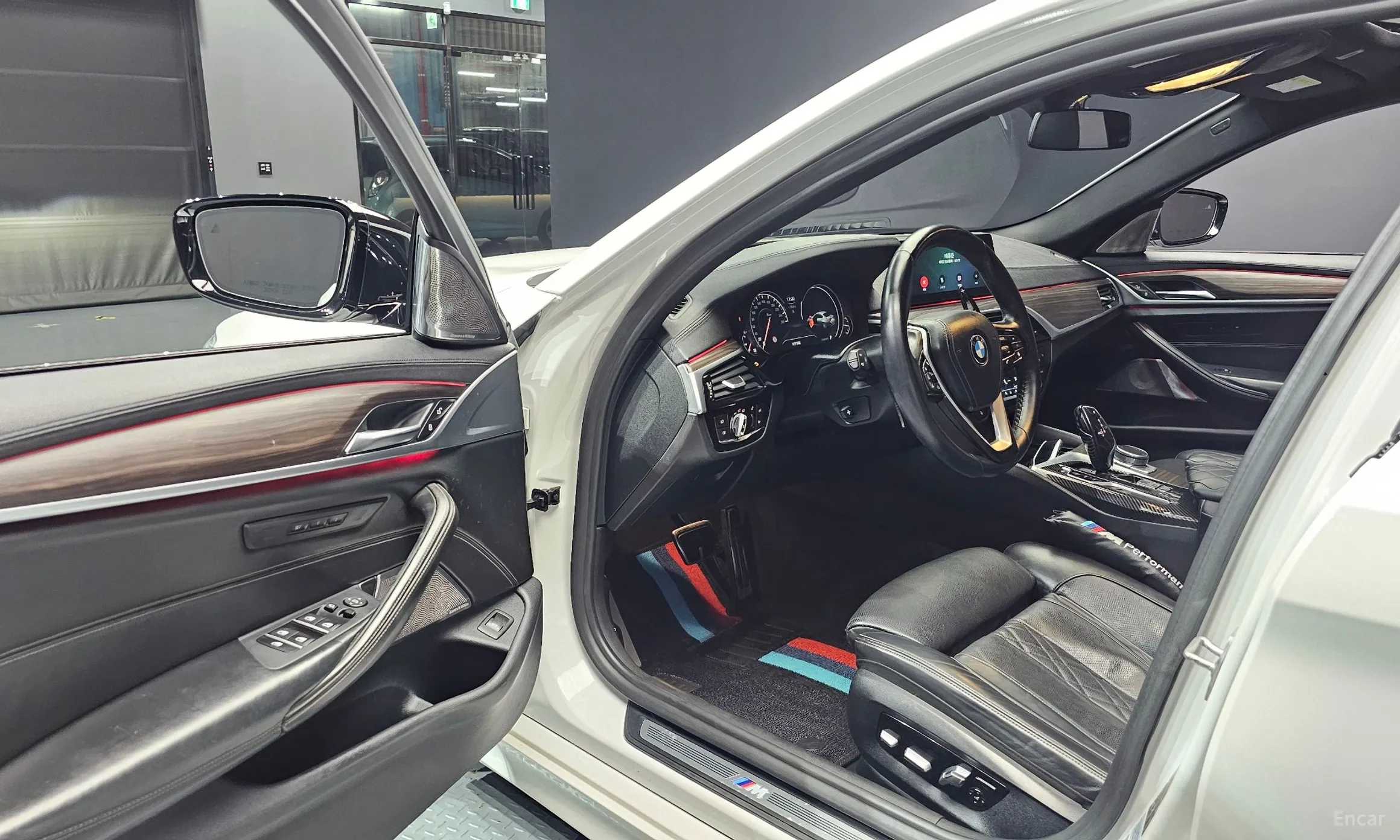 BMW 5 Series (G30) превью 10