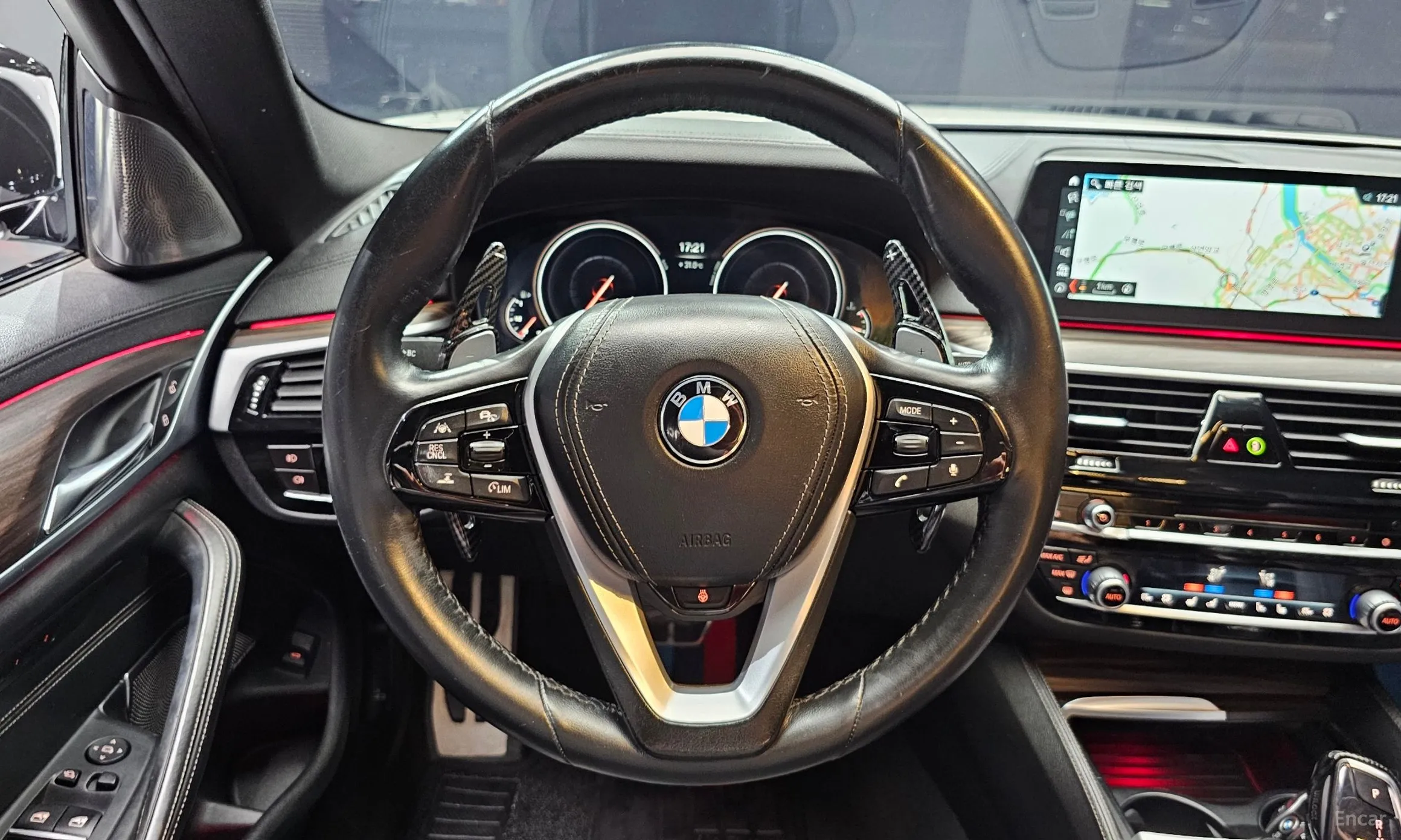 BMW 5 Series (G30) превью 12