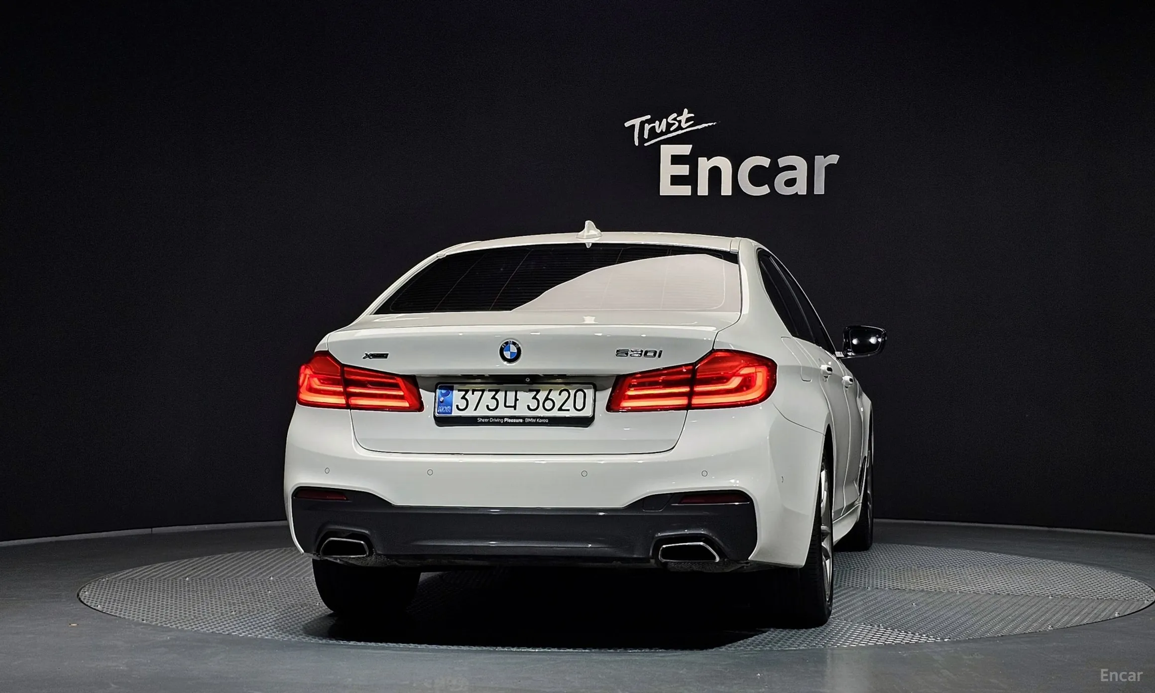 BMW 5 Series (G30) превью 4