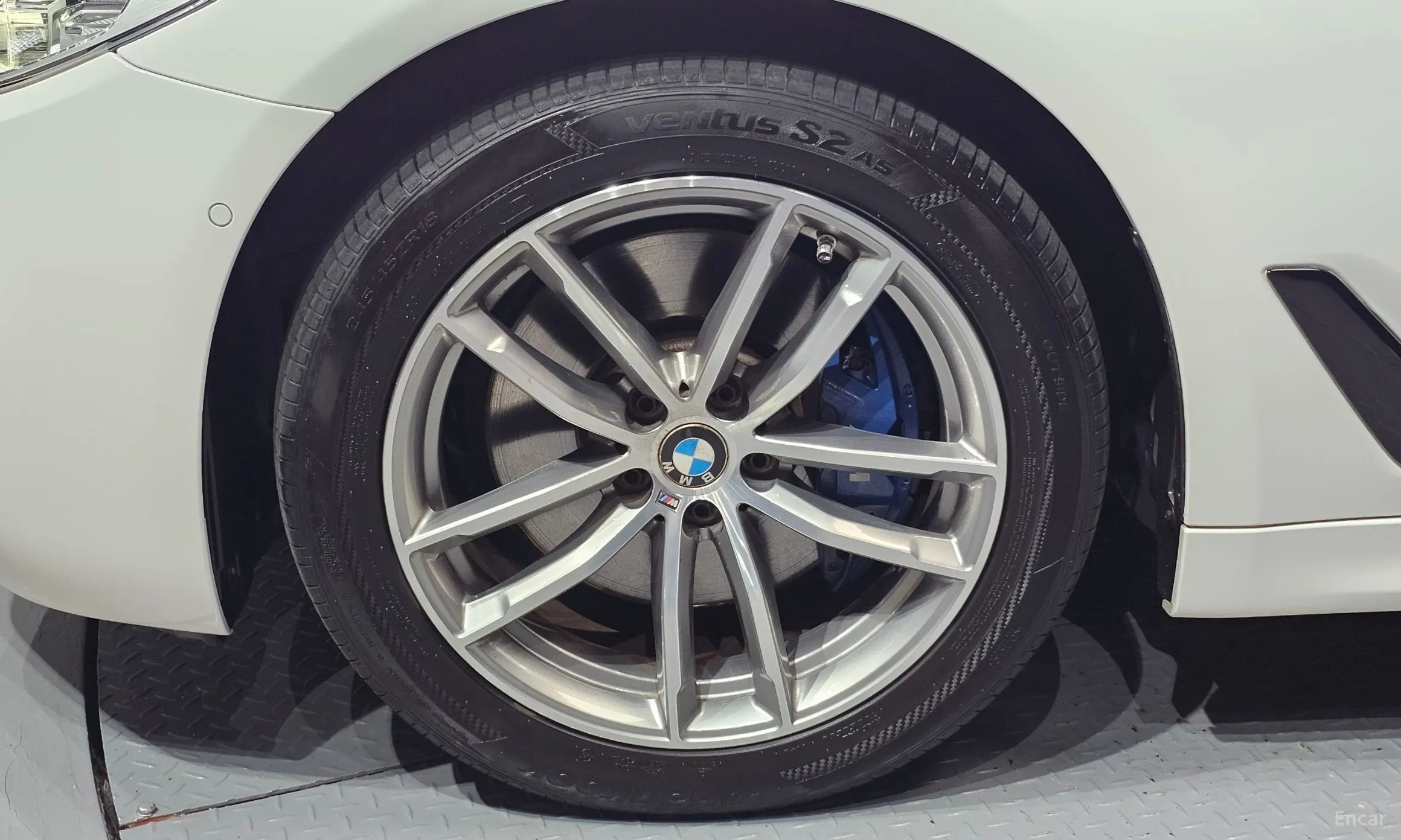 BMW 5 Series (G30) превью 5