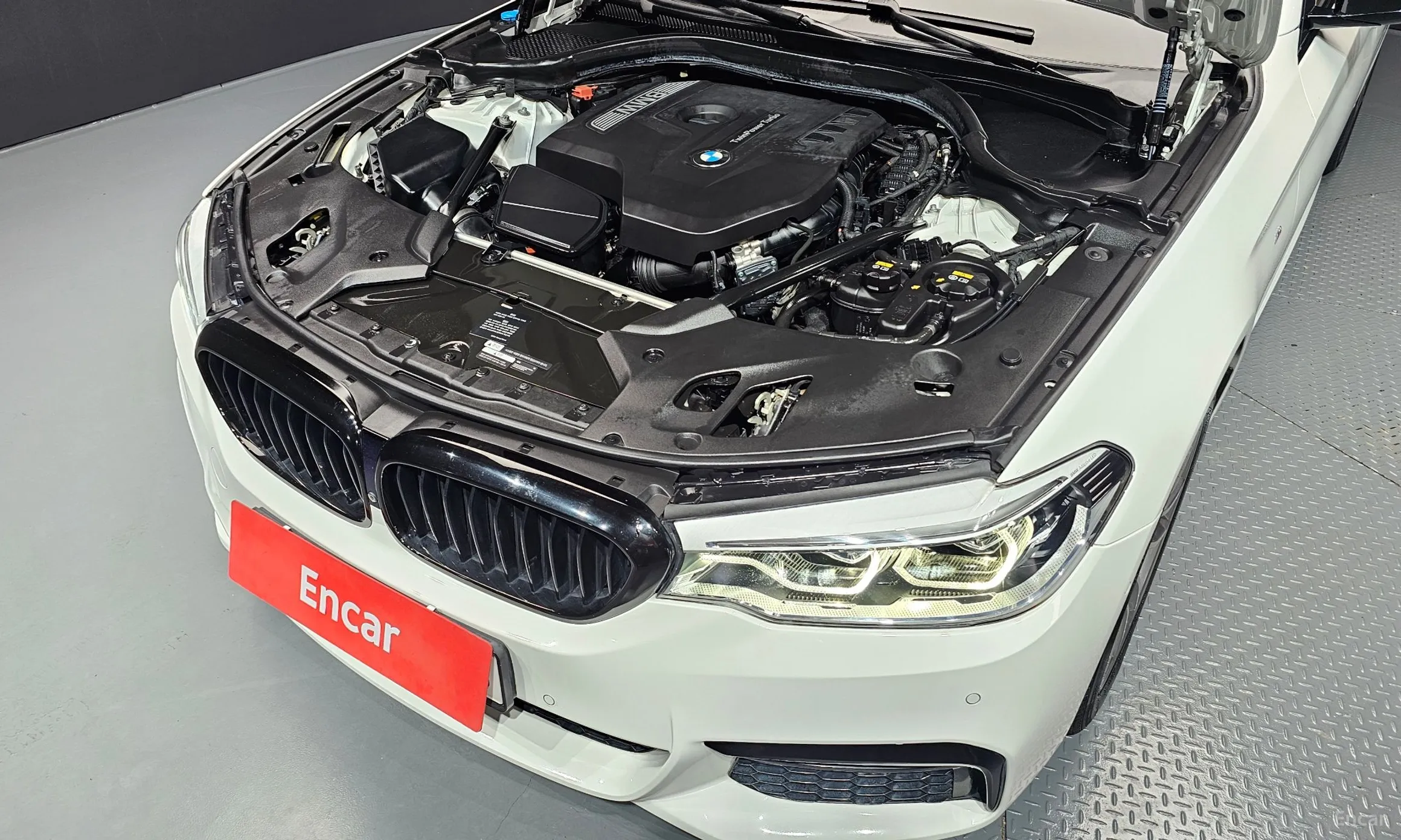 BMW 5 Series (G30) превью 6