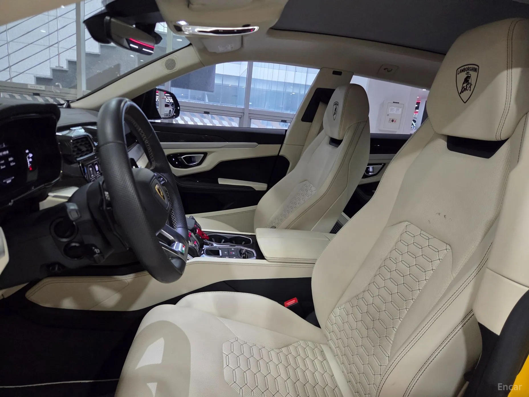 Lamborghini Urus превью 13