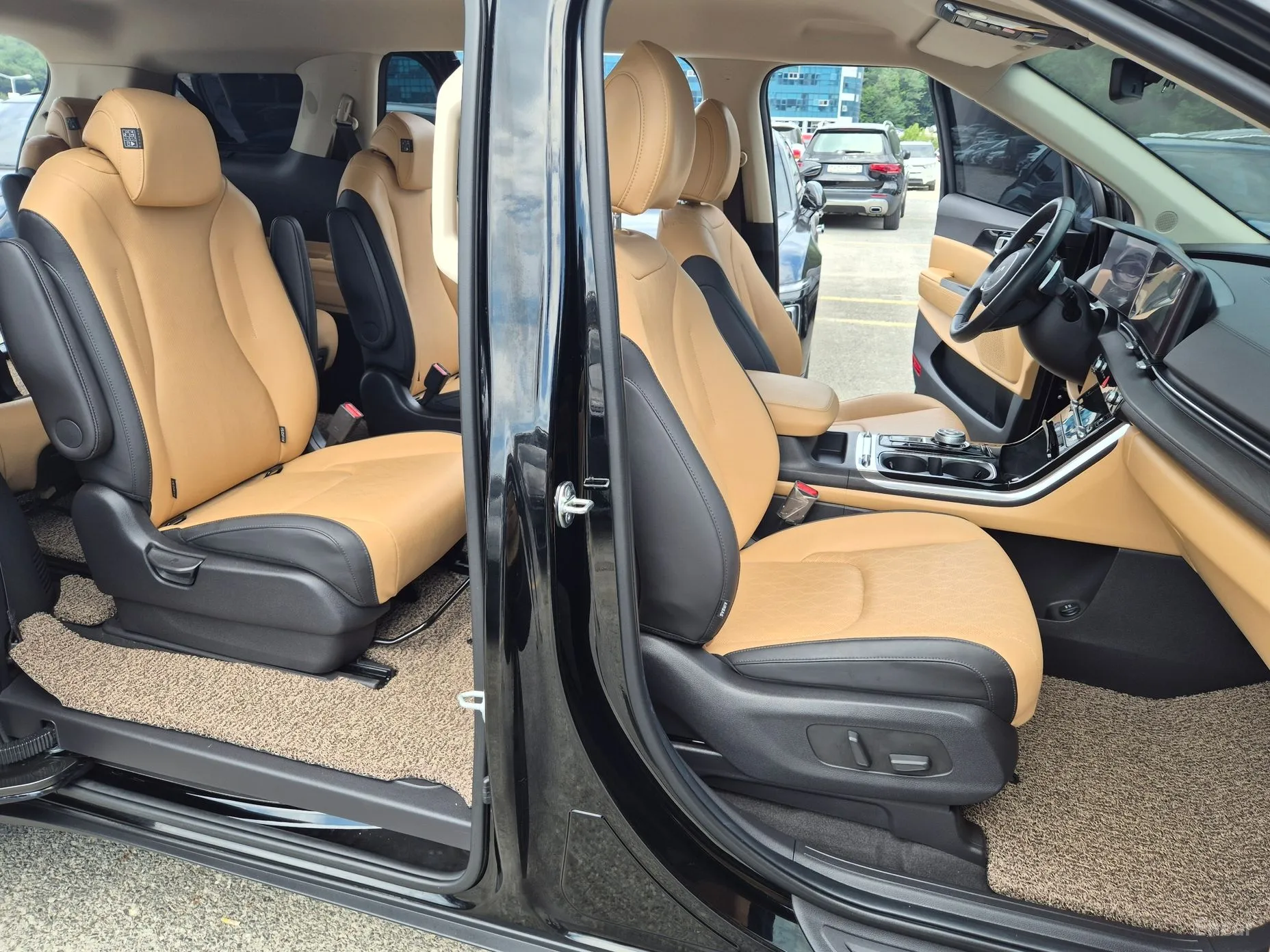 Kia Carnival Gen 4 превью 10