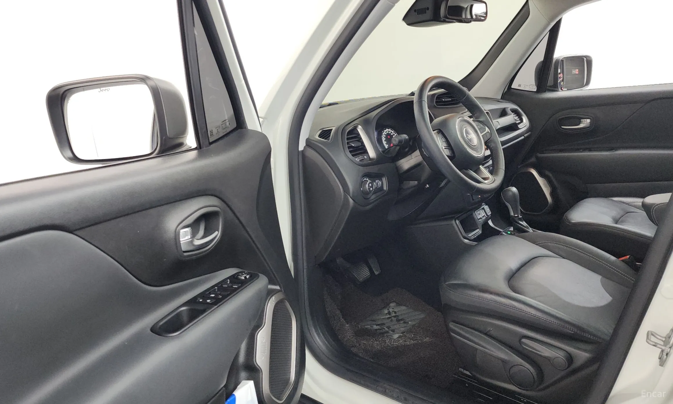 Jeep Renegade превью 10