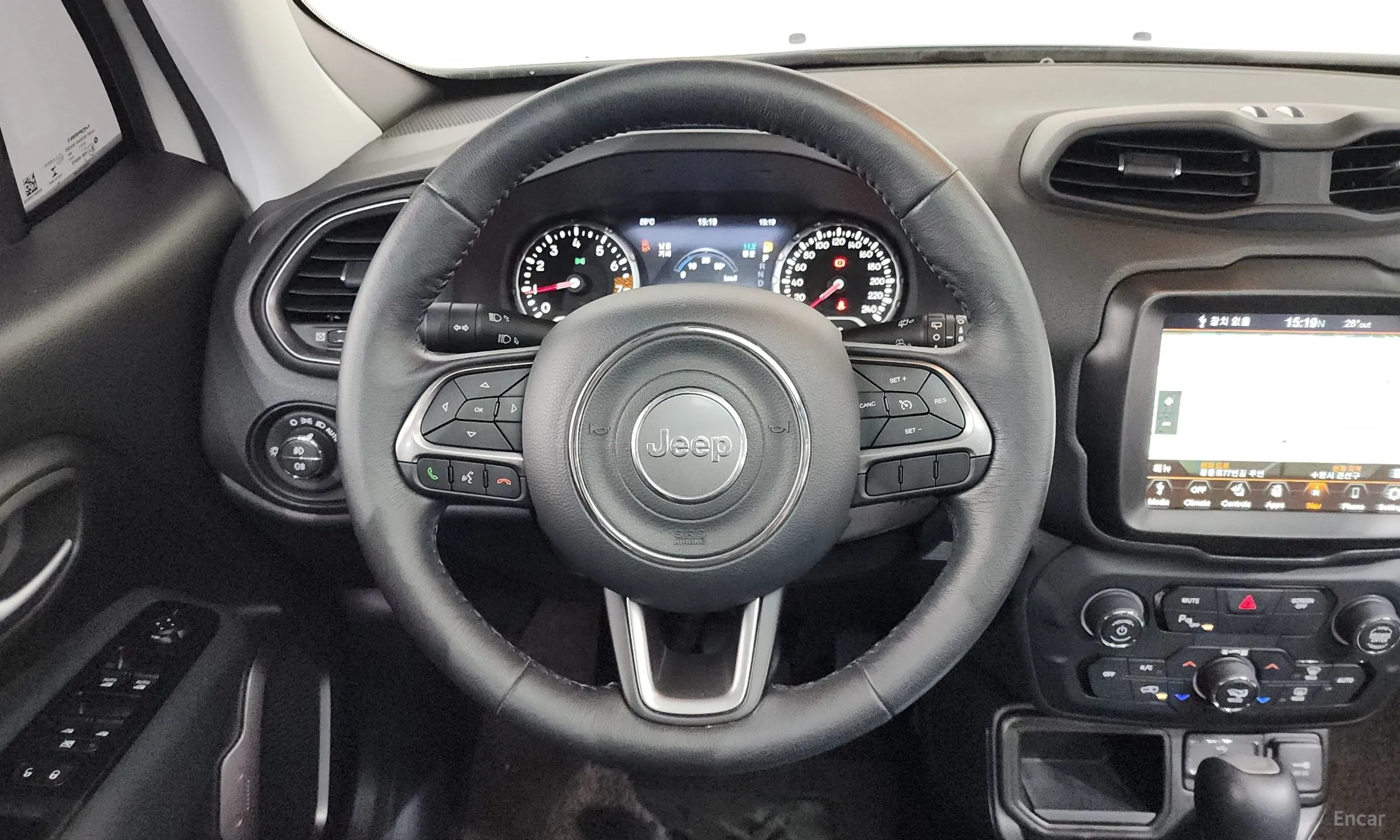 Jeep Renegade превью 13