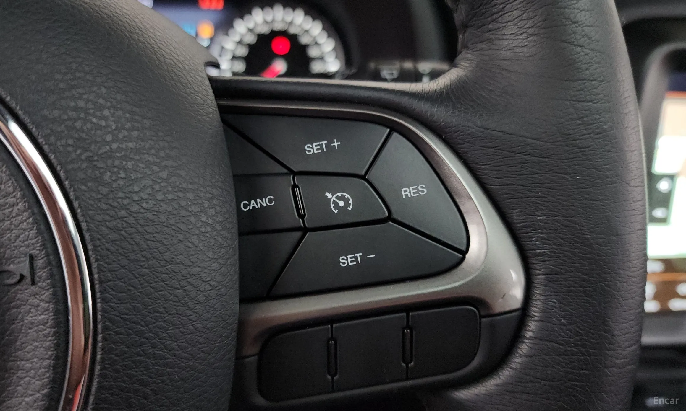 Jeep Renegade превью 16