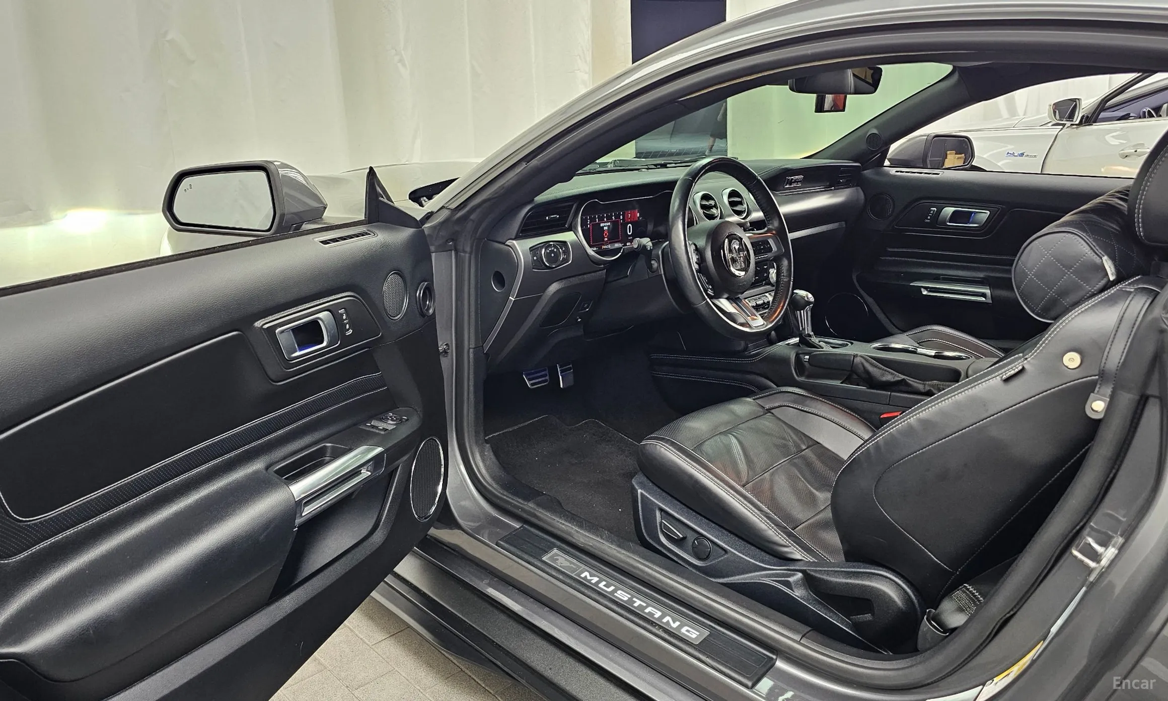 Ford Mustang превью 10