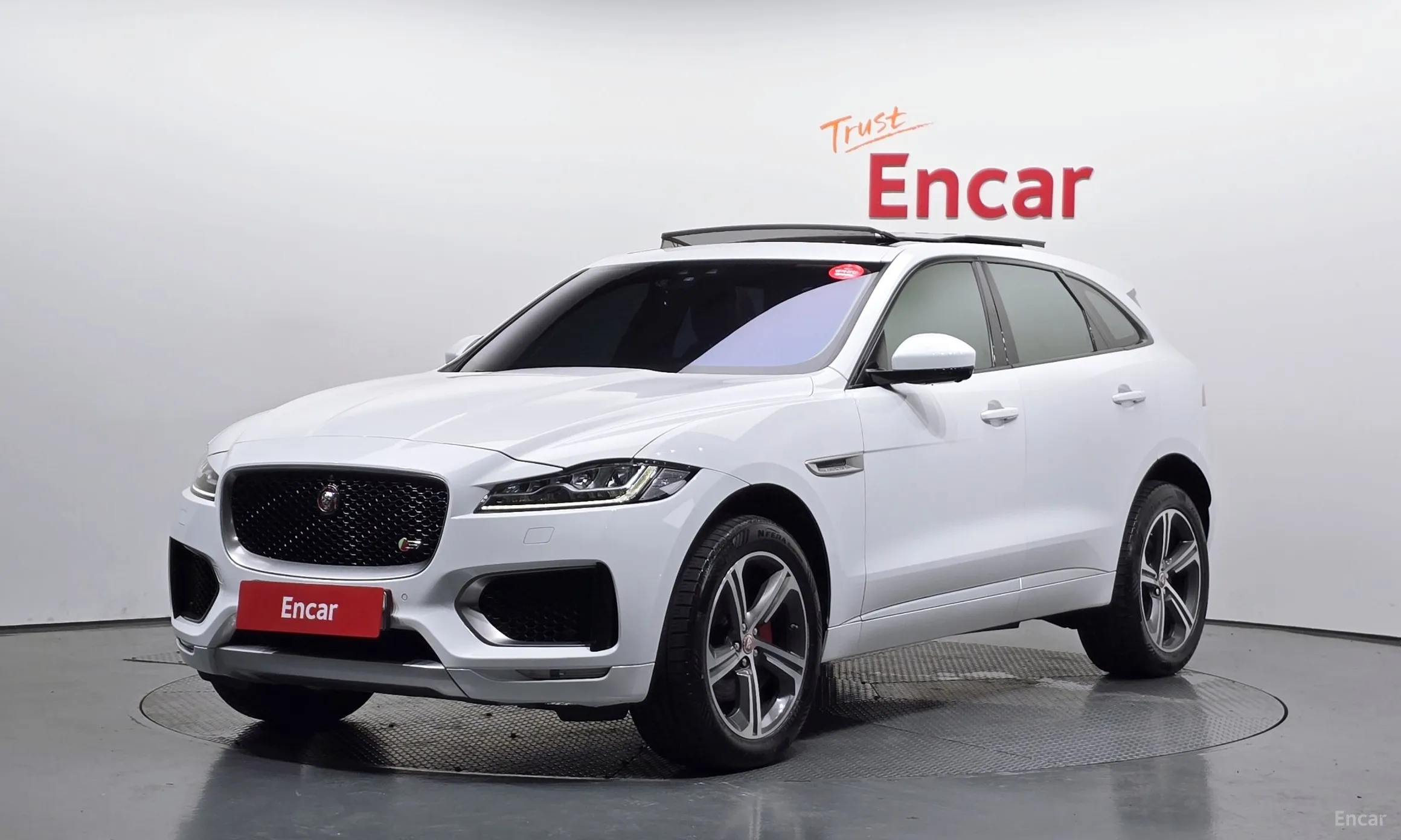 Jaguar F-PACE