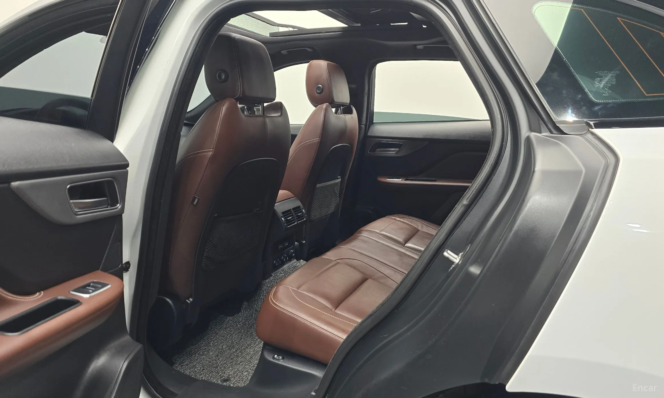 Jaguar F-PACE превью 11