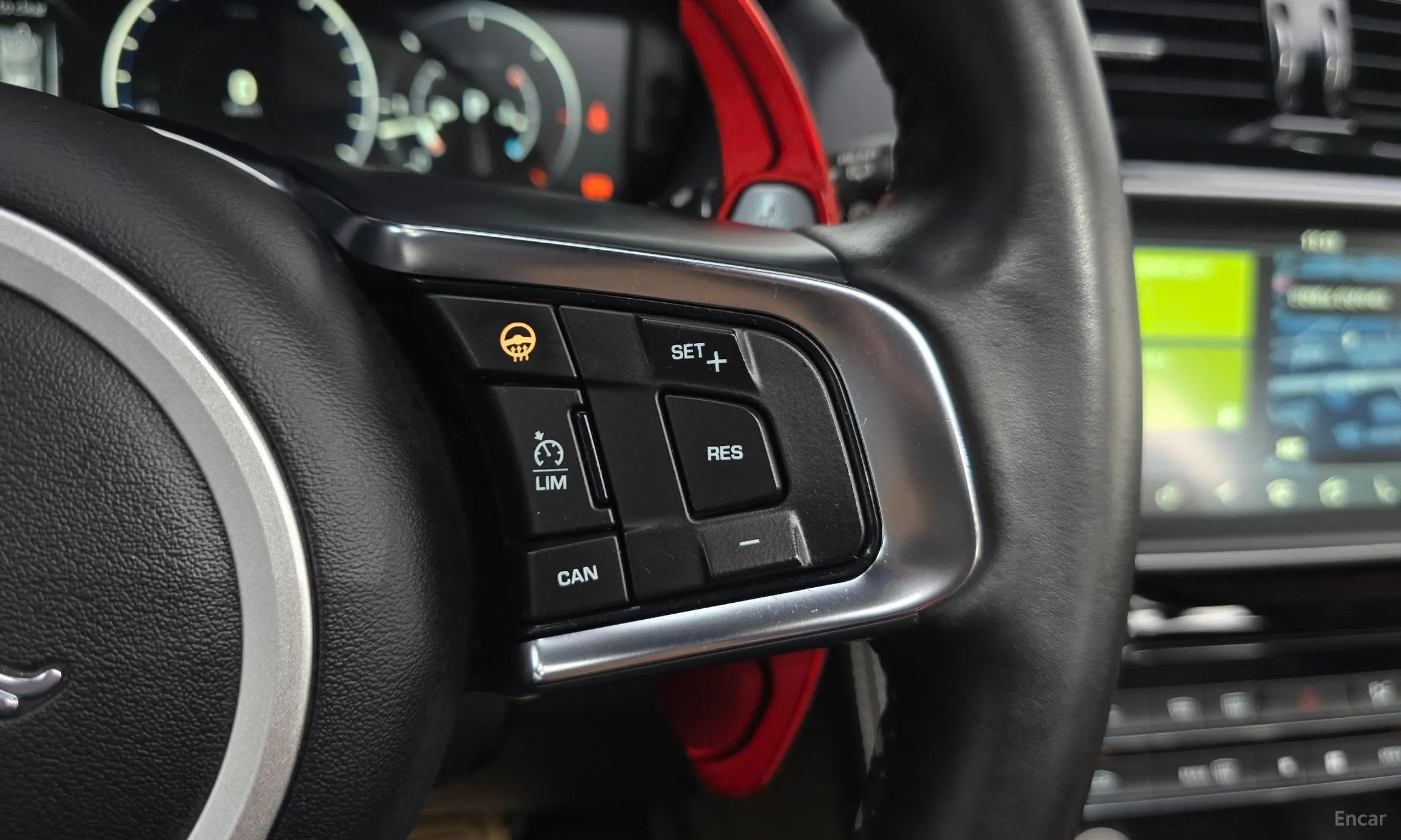 Jaguar F-PACE превью 17