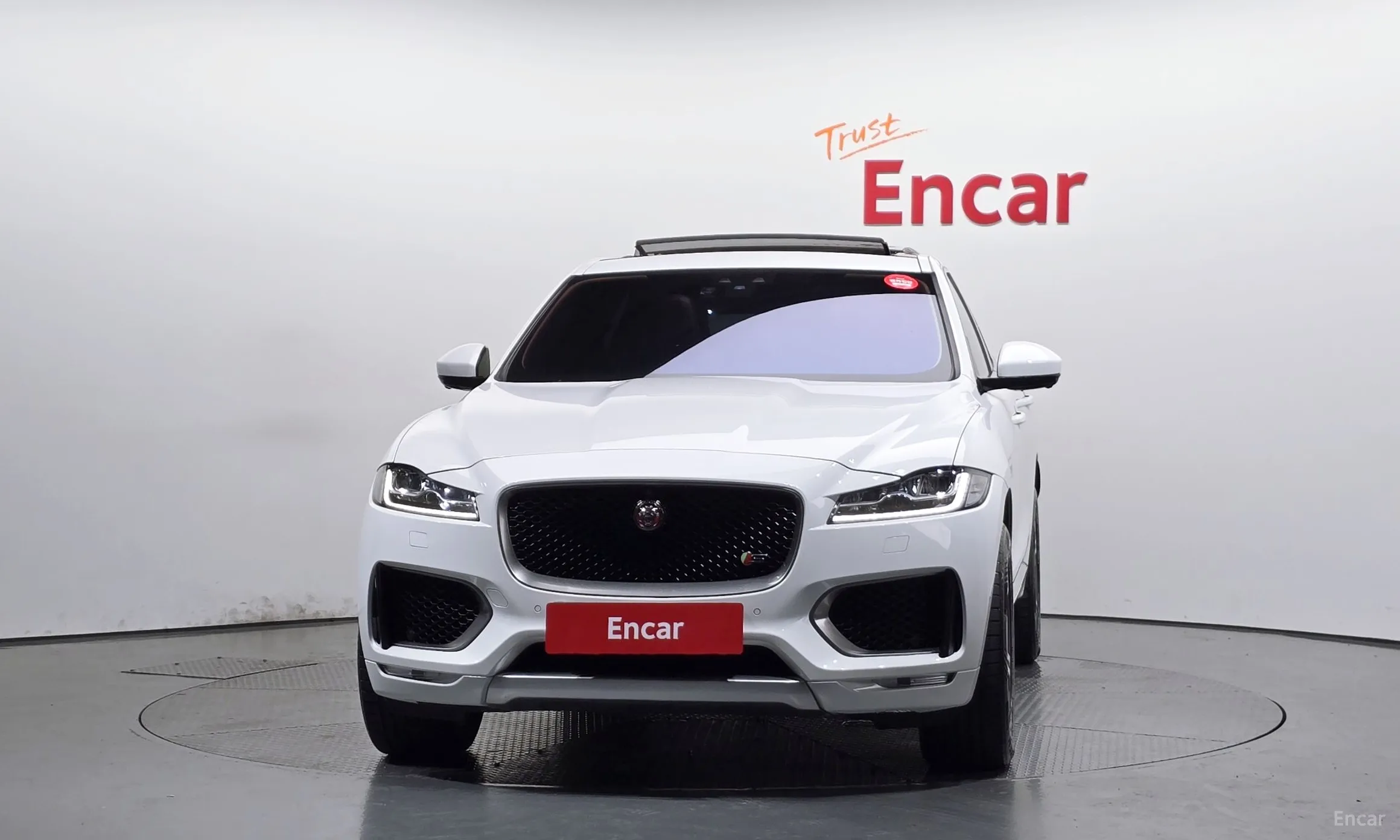 Jaguar F-PACE превью 3