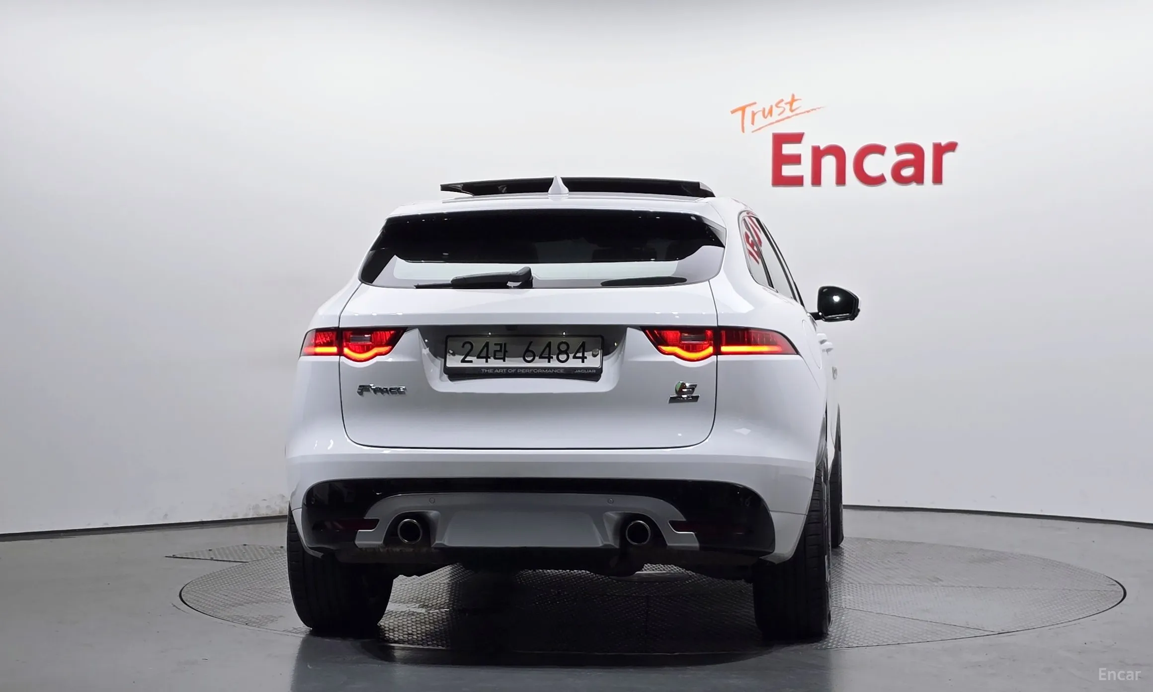 Jaguar F-PACE превью 4