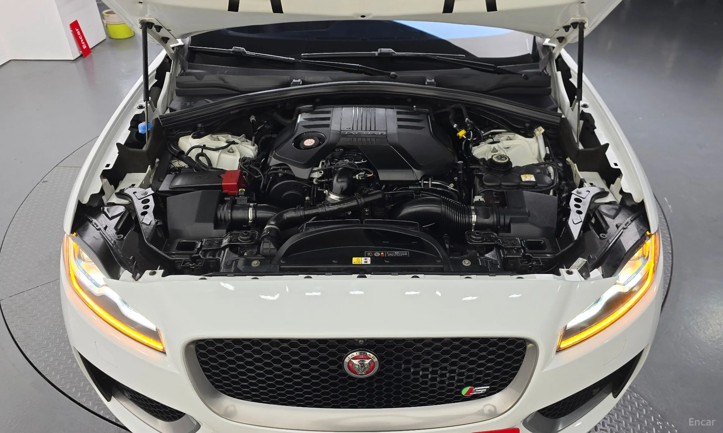 Jaguar F-PACE превью 6