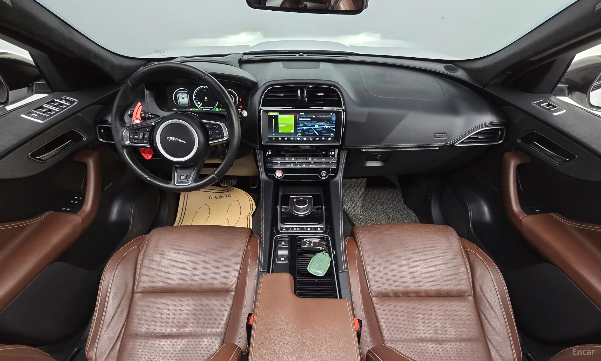 Jaguar F-PACE превью 7