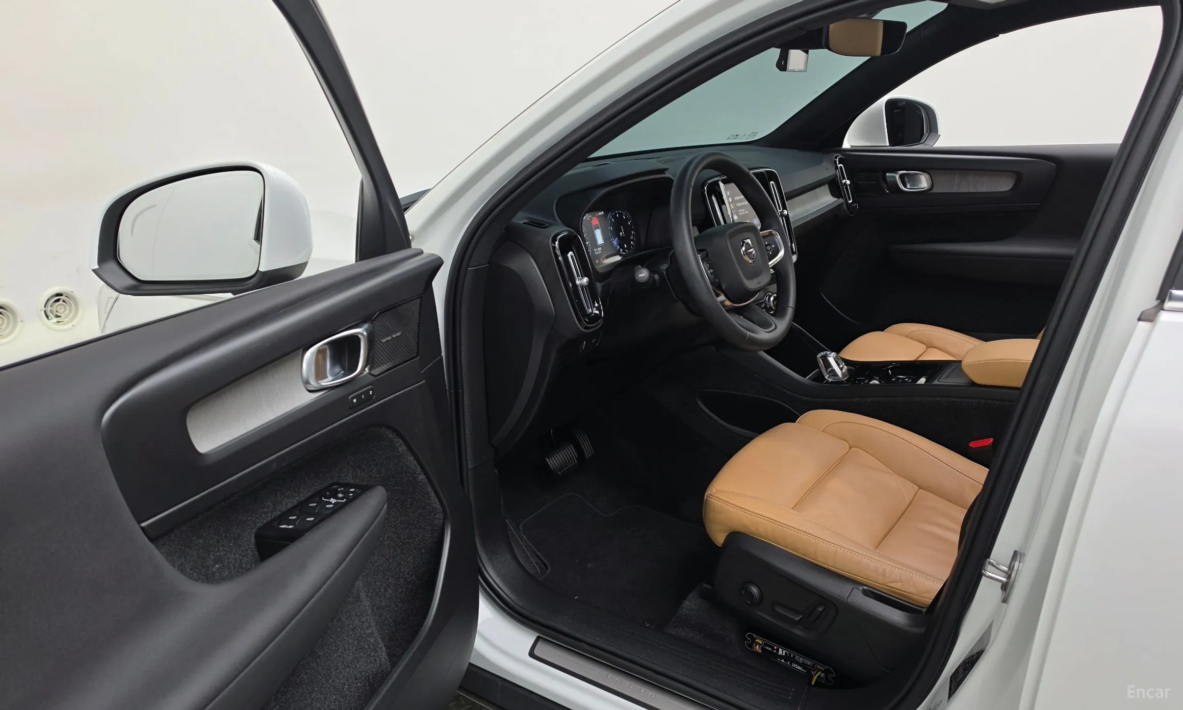 Volvo XC40 превью 10