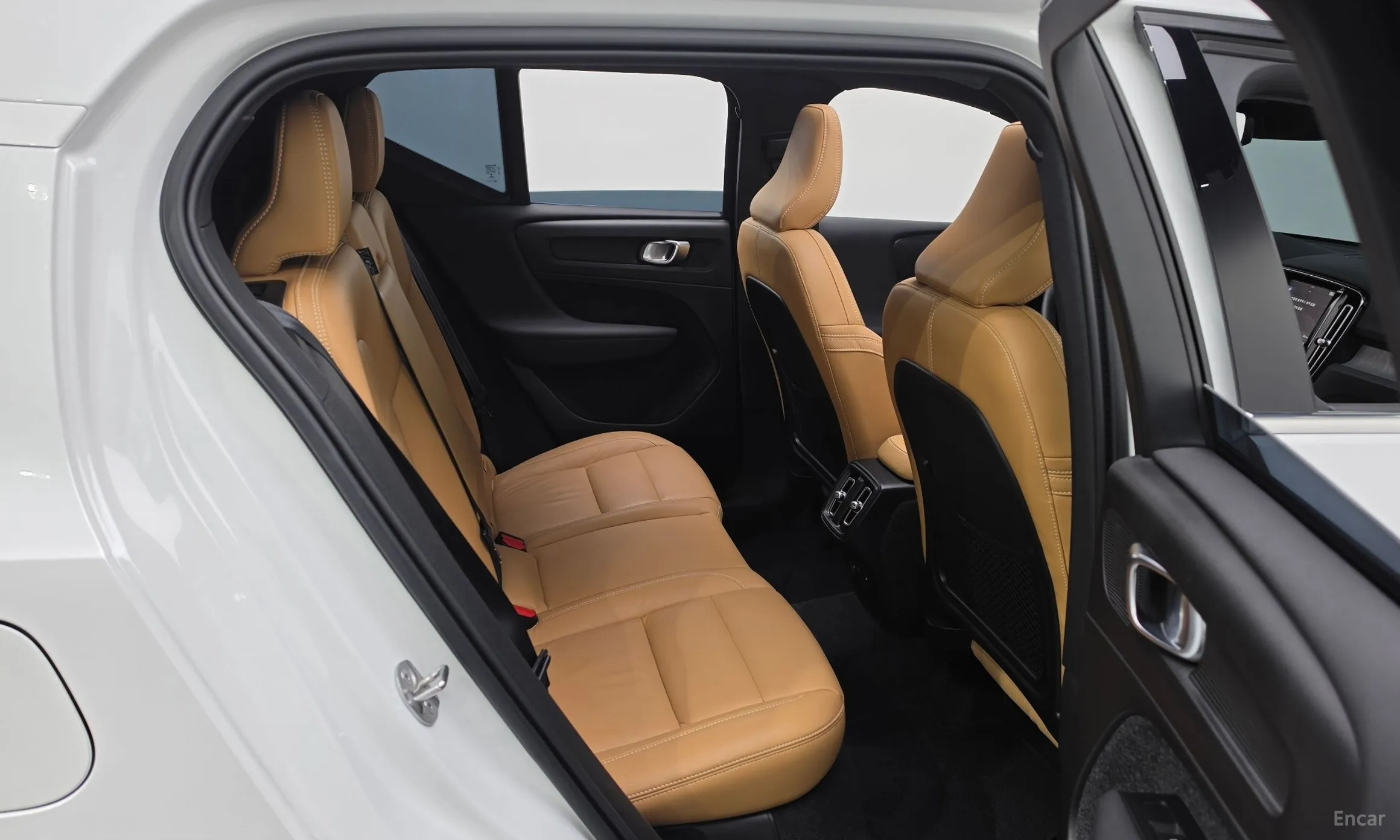 Volvo XC40 превью 11