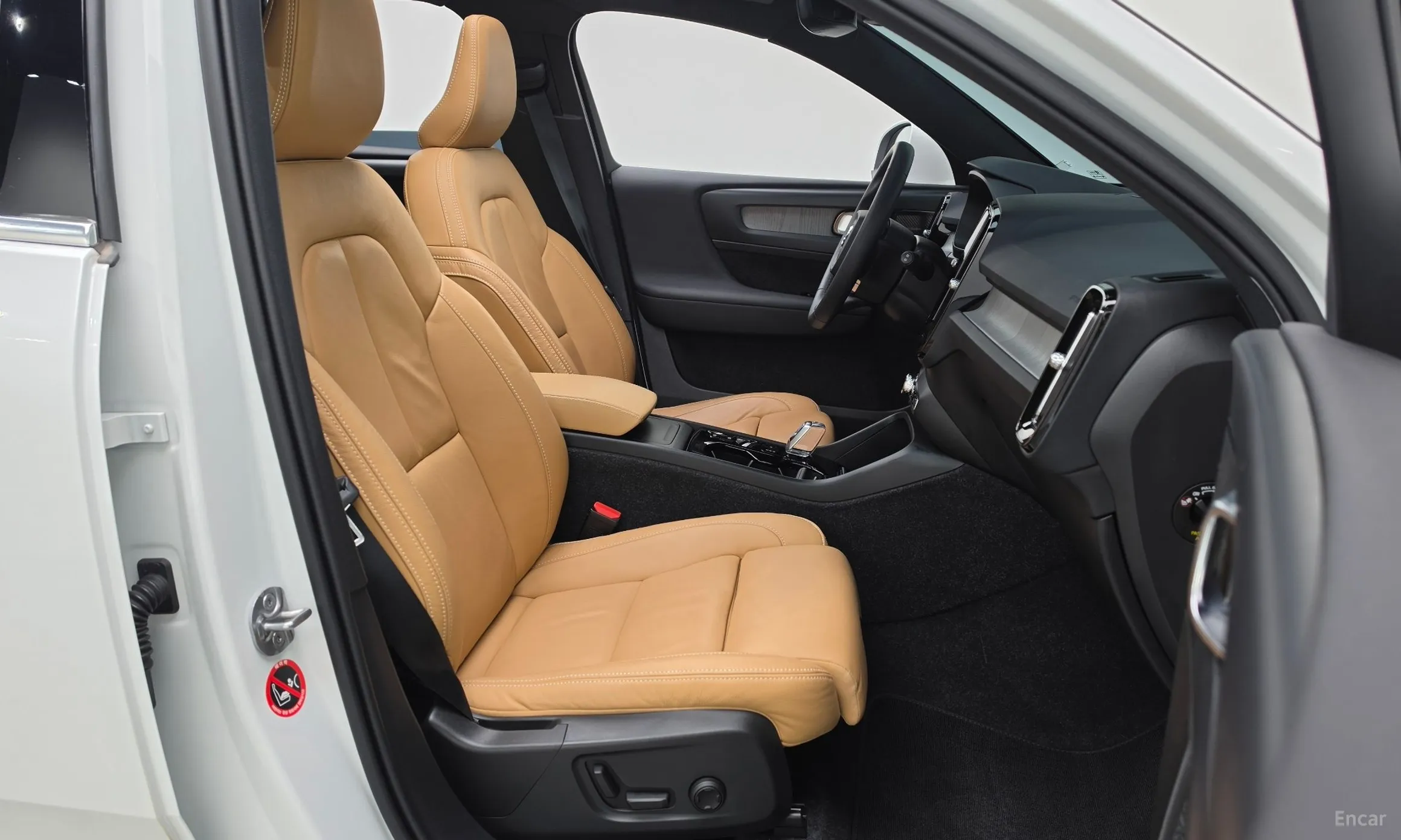 Volvo XC40 превью 12