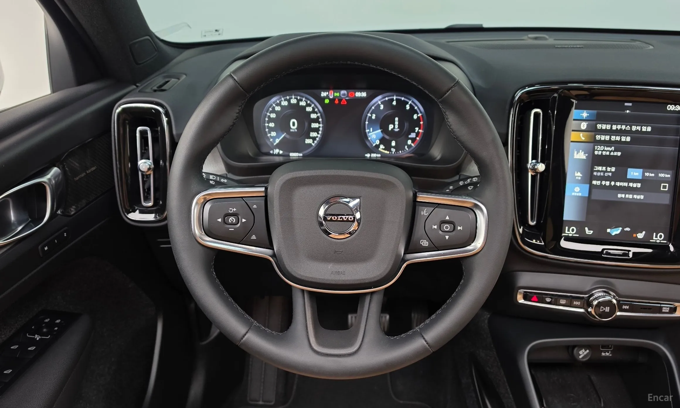 Volvo XC40 превью 13
