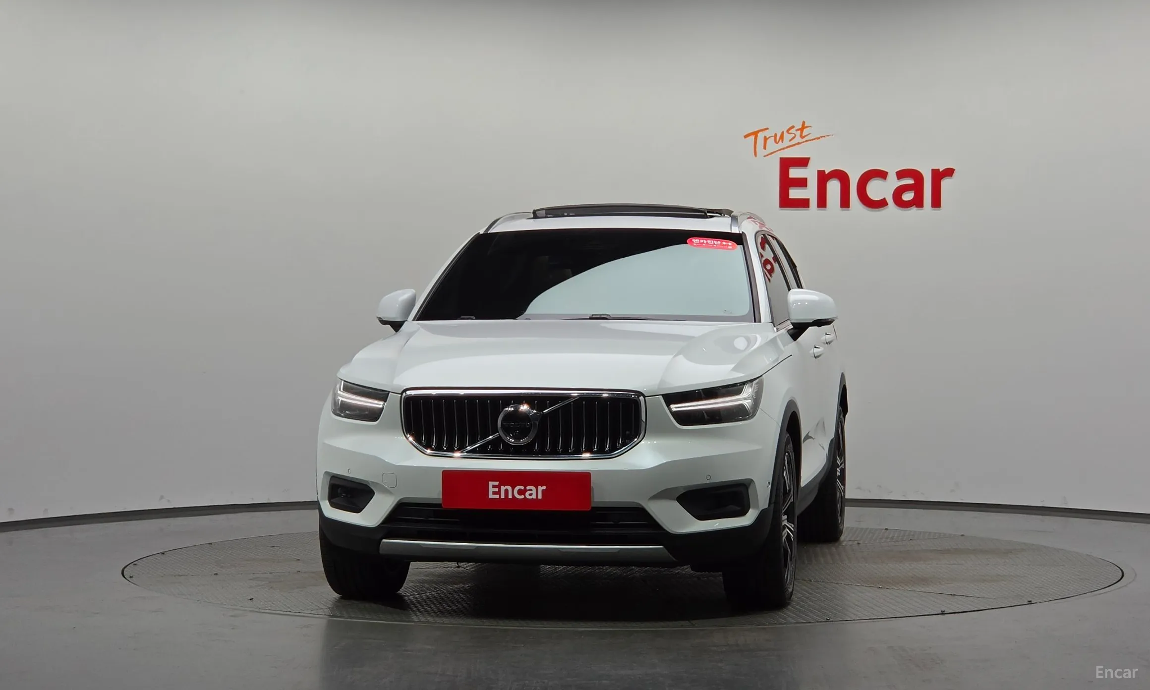 Volvo XC40 превью 3