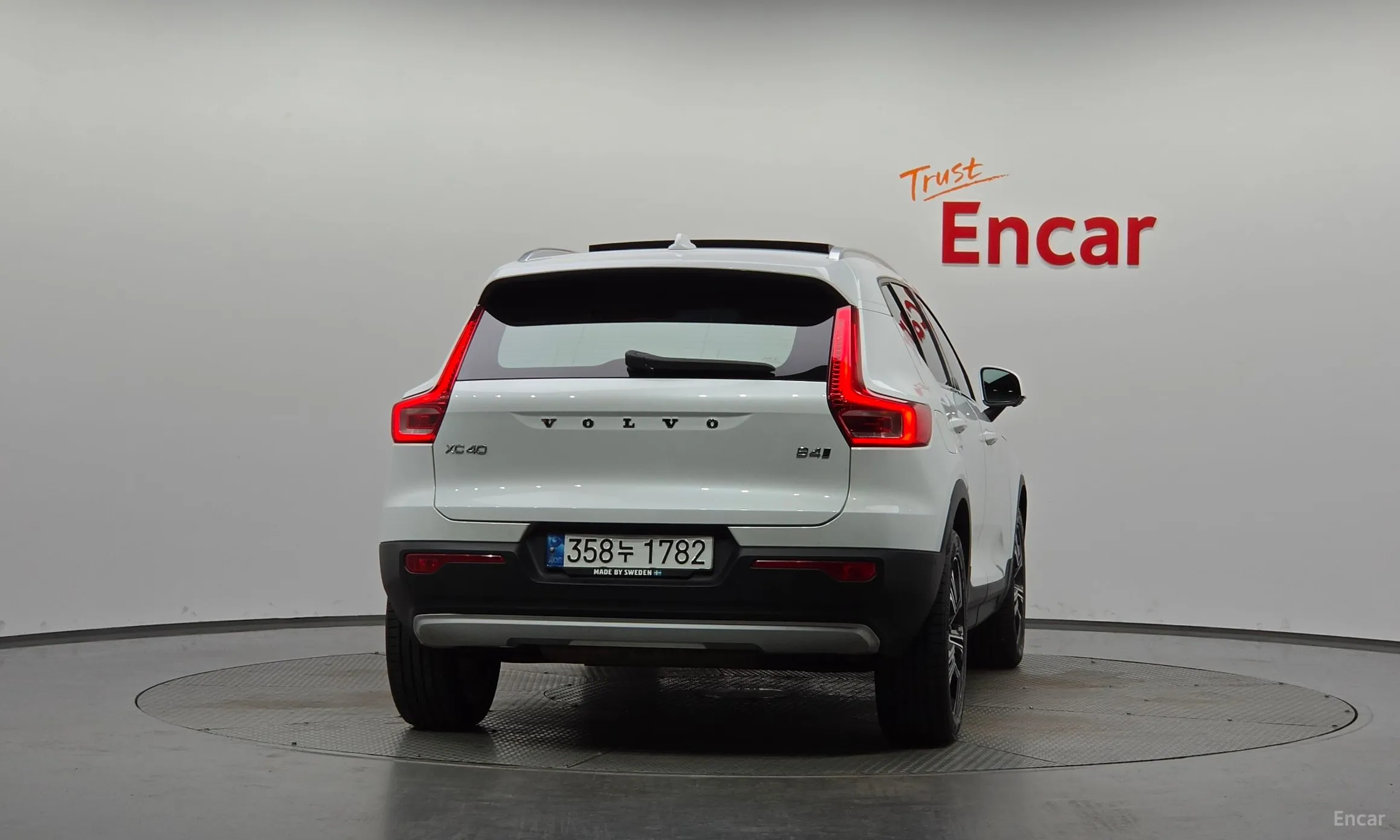 Volvo XC40 превью 4