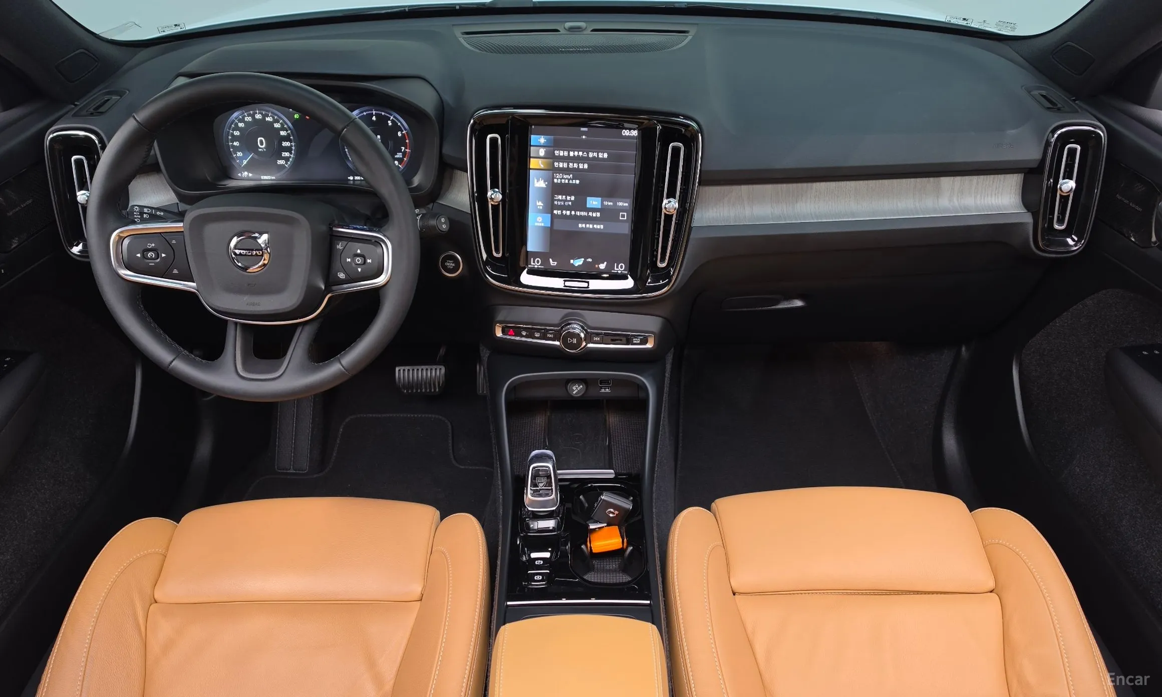 Volvo XC40 превью 7