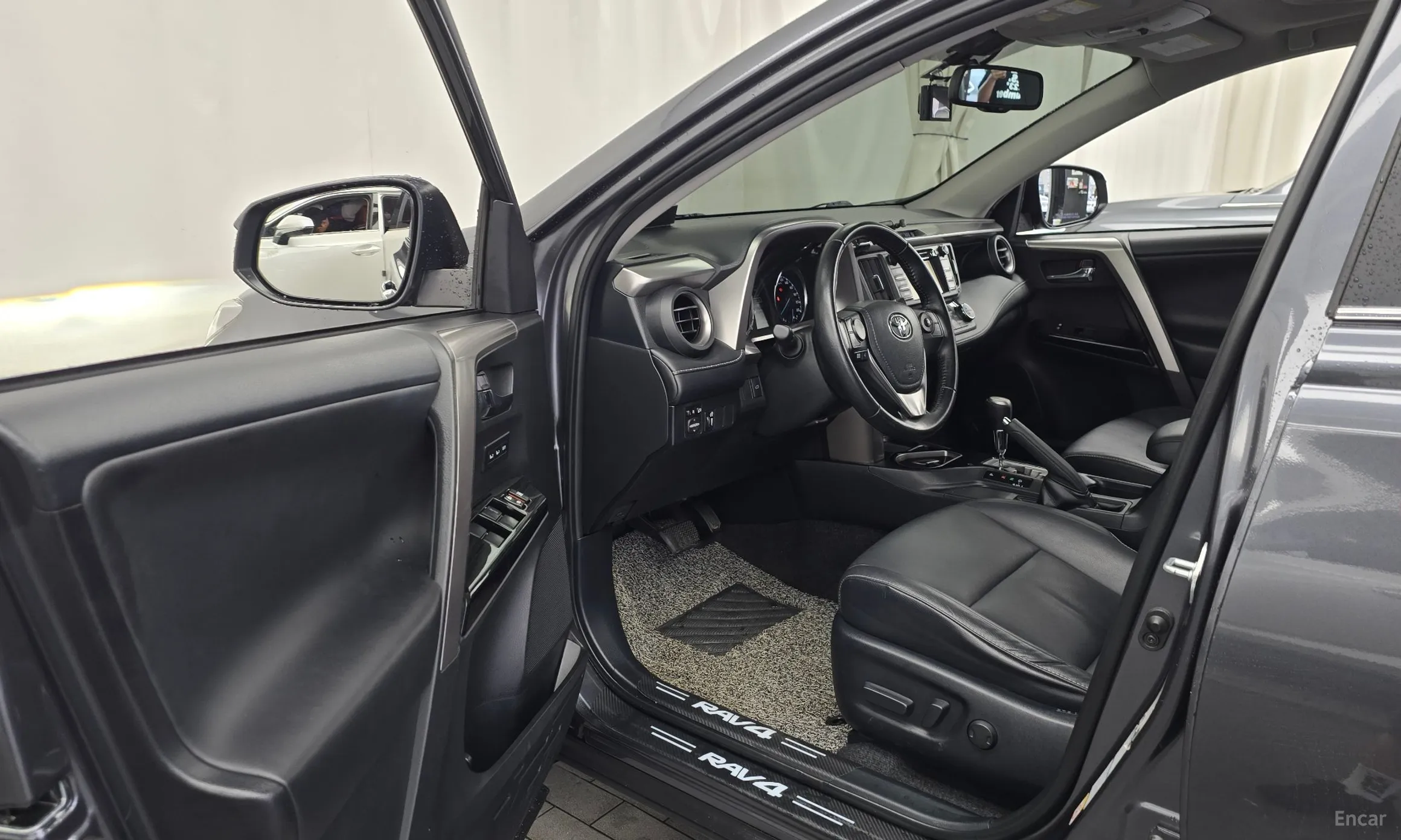 Toyota RAV4 превью 10