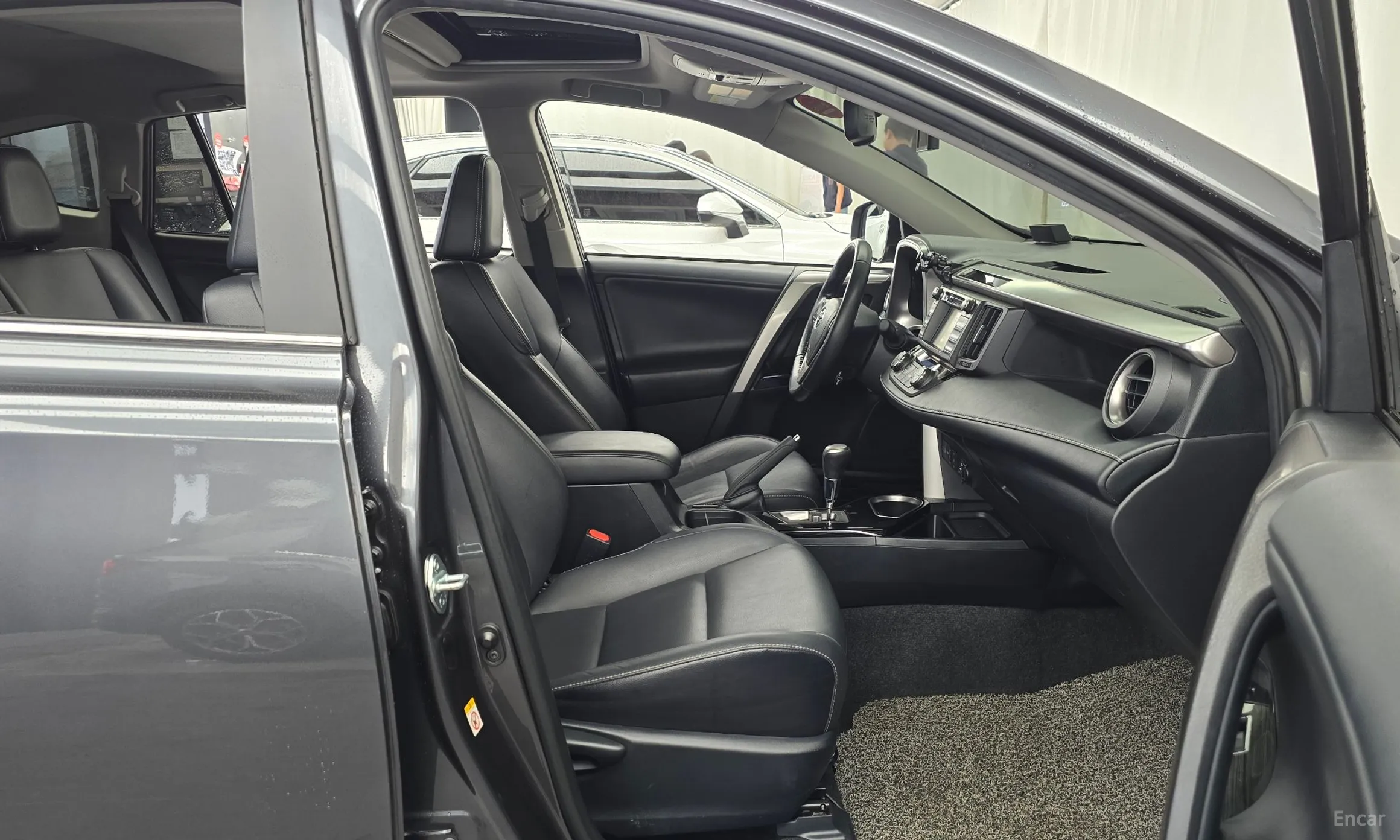 Toyota RAV4 превью 11
