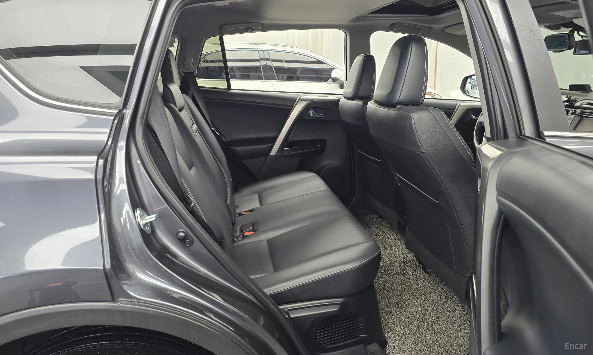 Toyota RAV4 превью 12