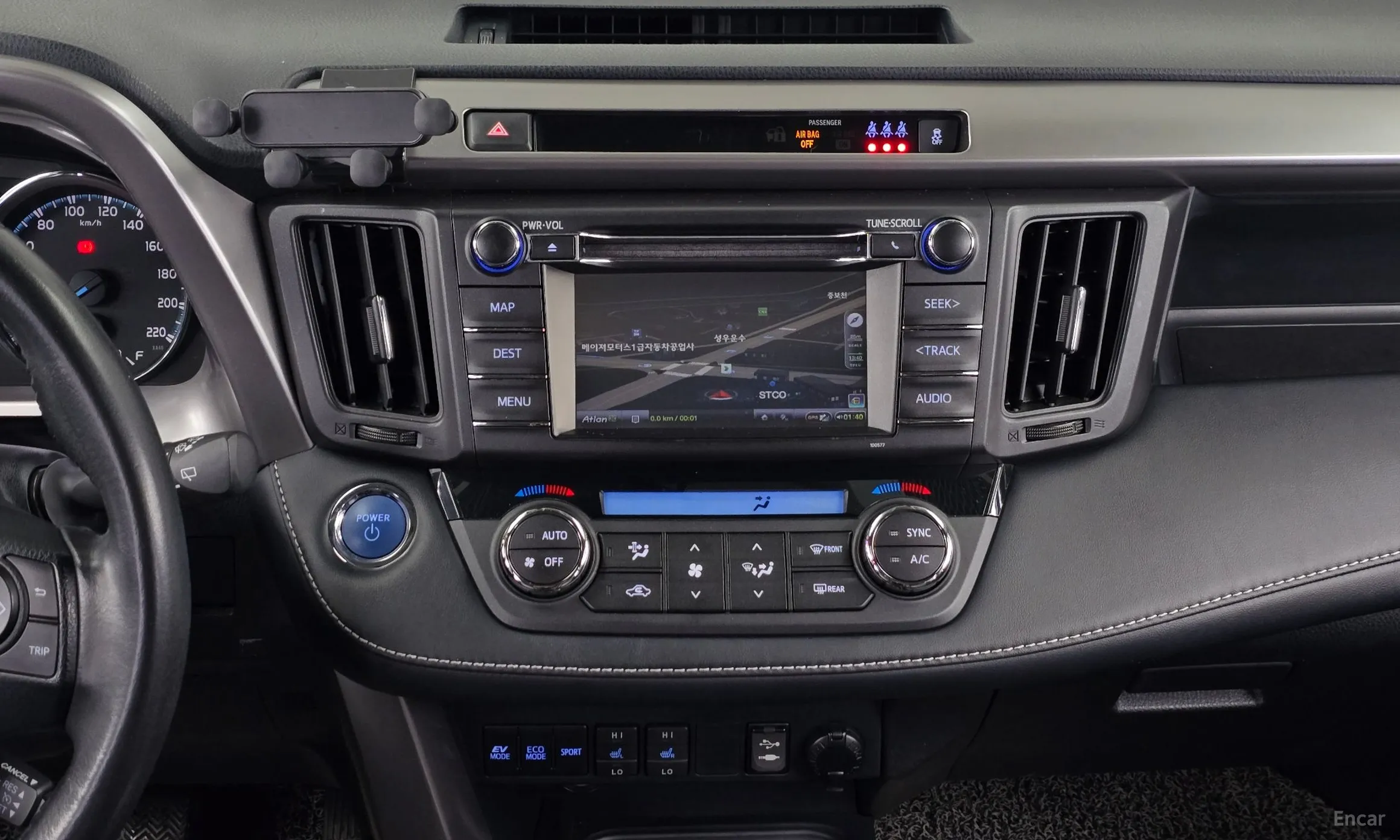 Toyota RAV4 превью 14
